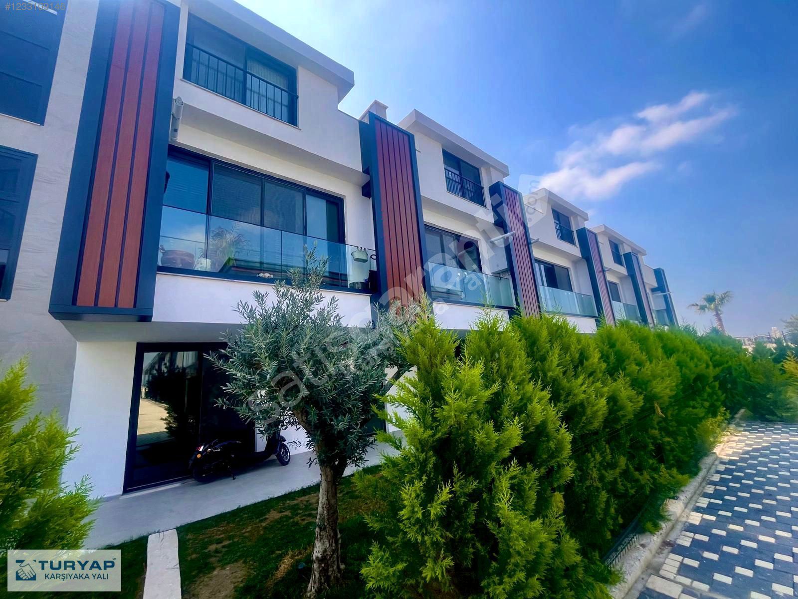 Sasalı'da Müstakil Bahçeli Satılık 2+1 Rezidans Dairesi