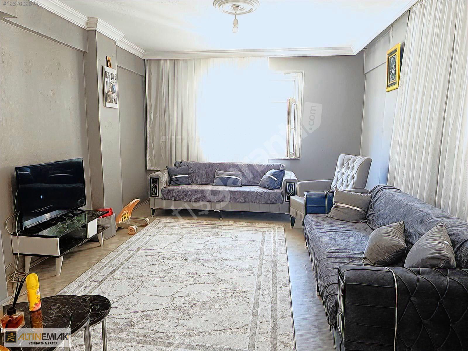 YENİBOSNA PAZAR PAZARINDA SATILIK TEMİZ 2+1 DAİRE