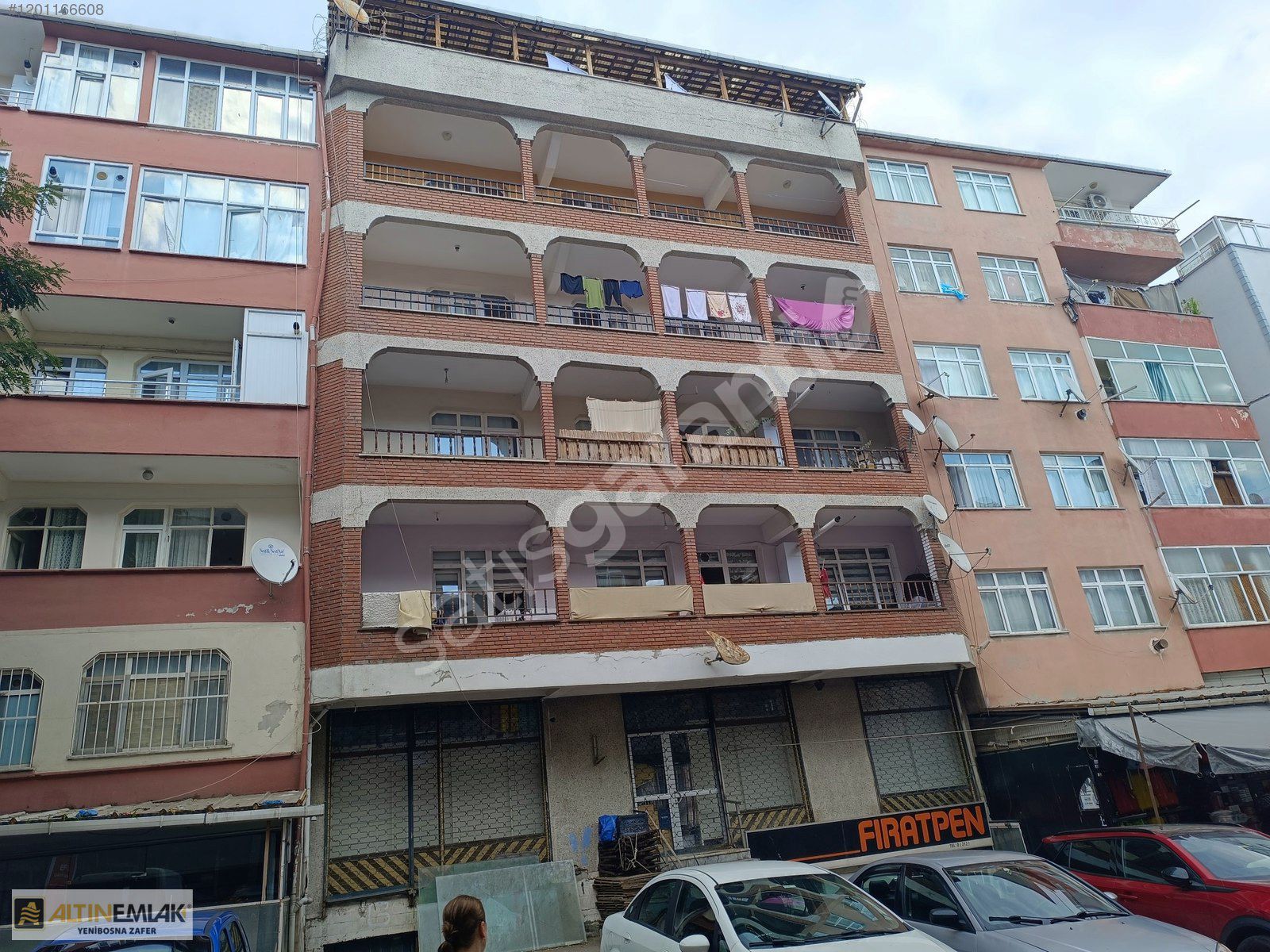 YENİBOSNA SAFA HASTANESİNİN SOKAĞINDA SATILIK 7 KATLI BİNA
