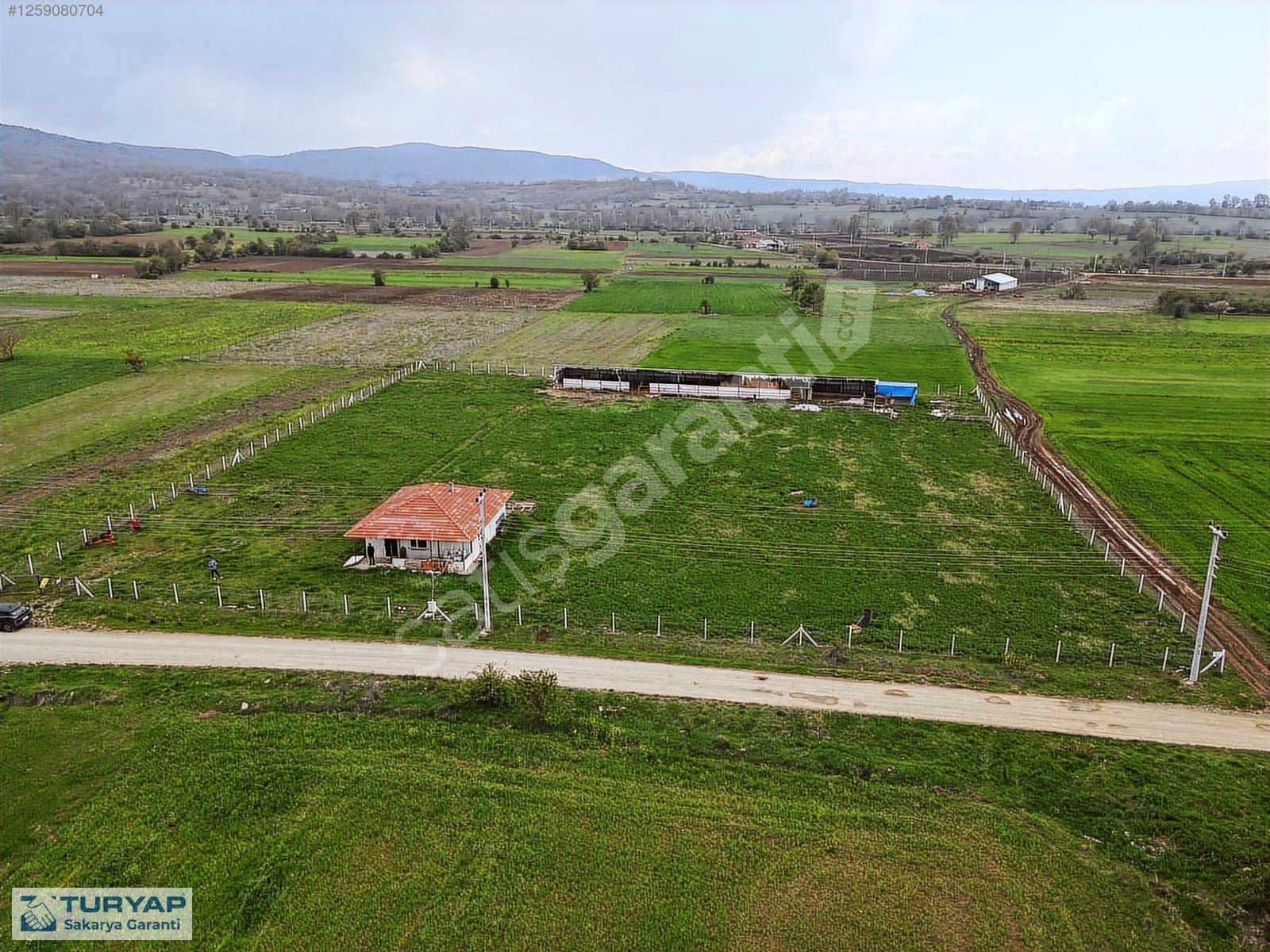 BİLECİK PAZARYERİ BEŞİKLİ MAHALLESİNDE SATILIK KÖŞE PARSEL