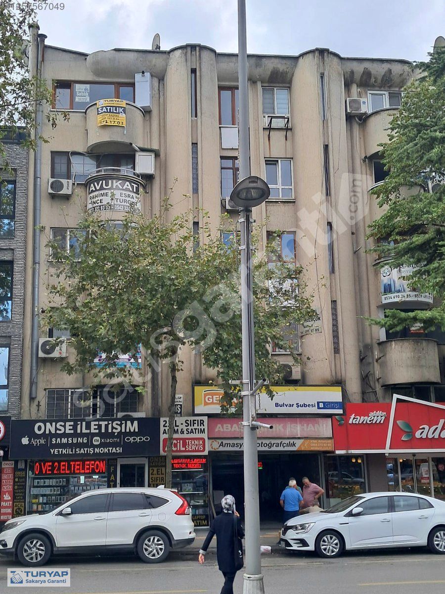 ADAPAZARI BULVARDA PANORAMİK MANZARALI SATILIK OFİS 2+1