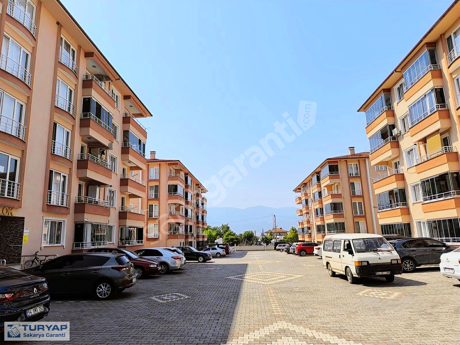 ASIM YÜCEL SİTESİNDE GENİŞ VE KULLANIŞLI 3+1 SATILIK DAİRE