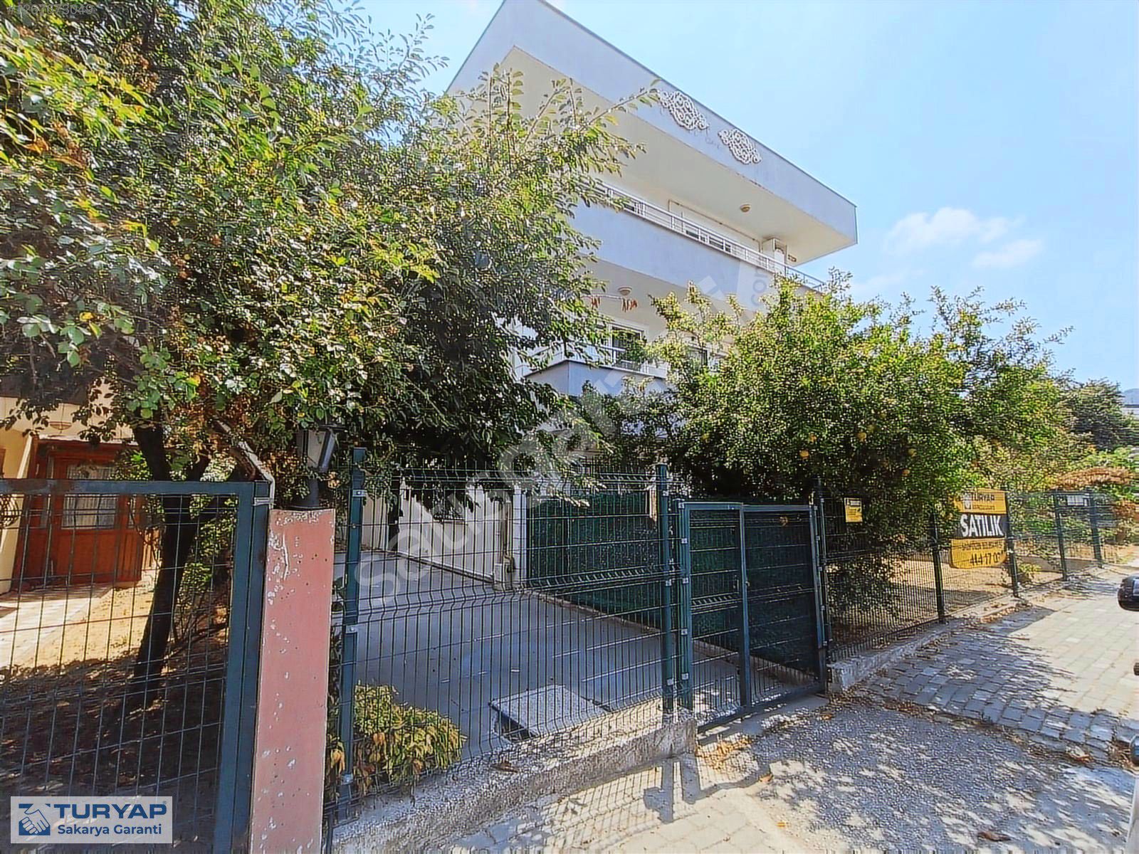 Serdivan Bahçelievlerde Güzel Konumda Satılık 1+1 Daire