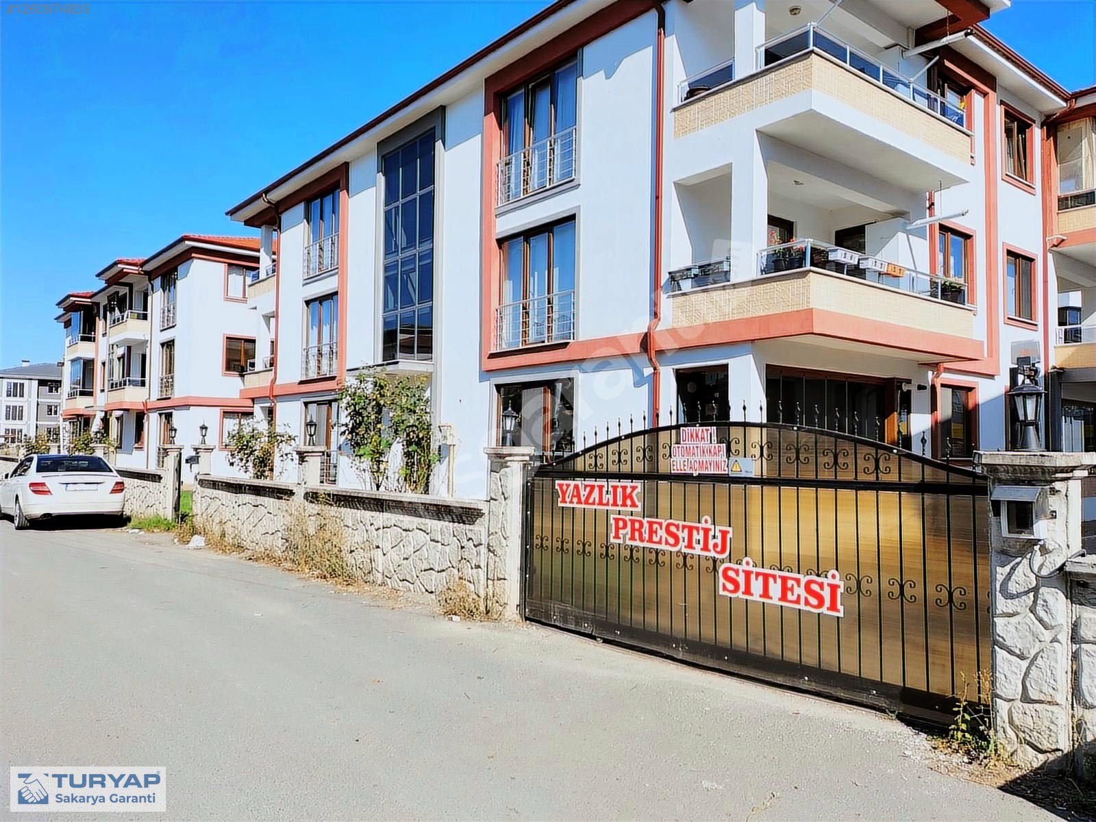 Sakarya Serdivan Yazlık'ta Site İçerisinde Ara Kat Geniş 2+1