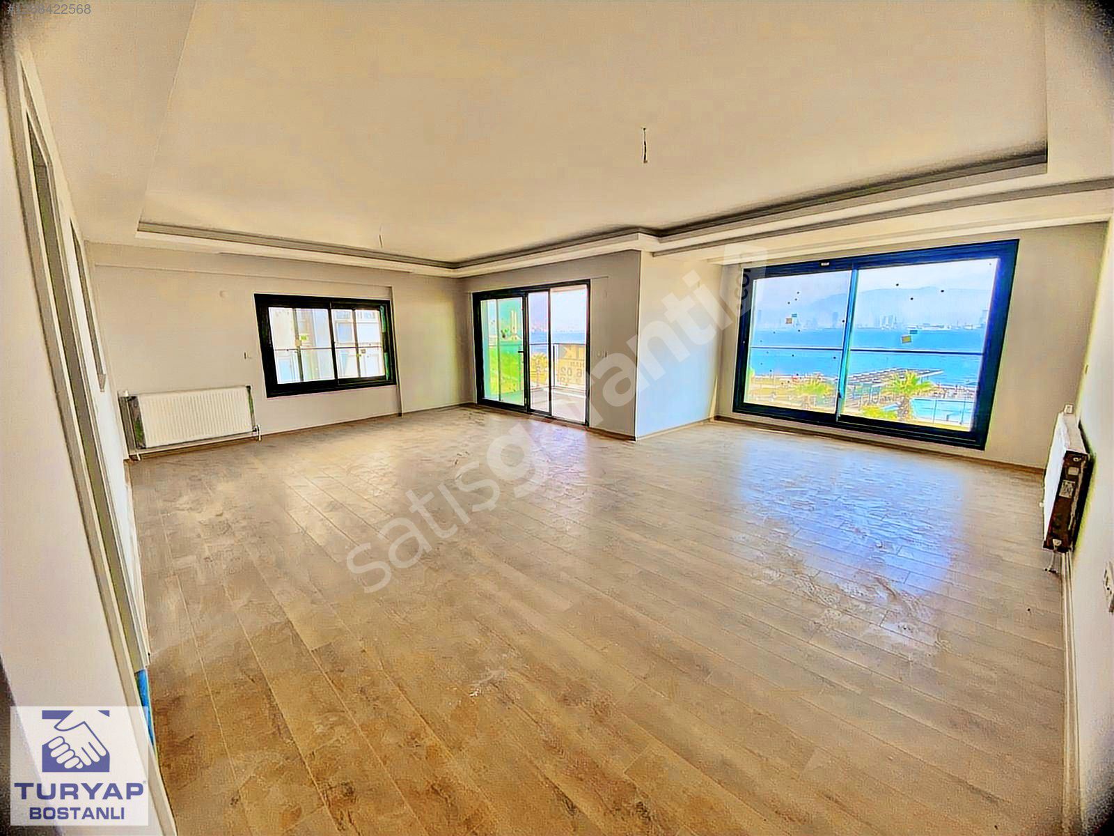 Karşıyaka Sahilde 3+1 Otoparklı Lüks Yalı Dairesi