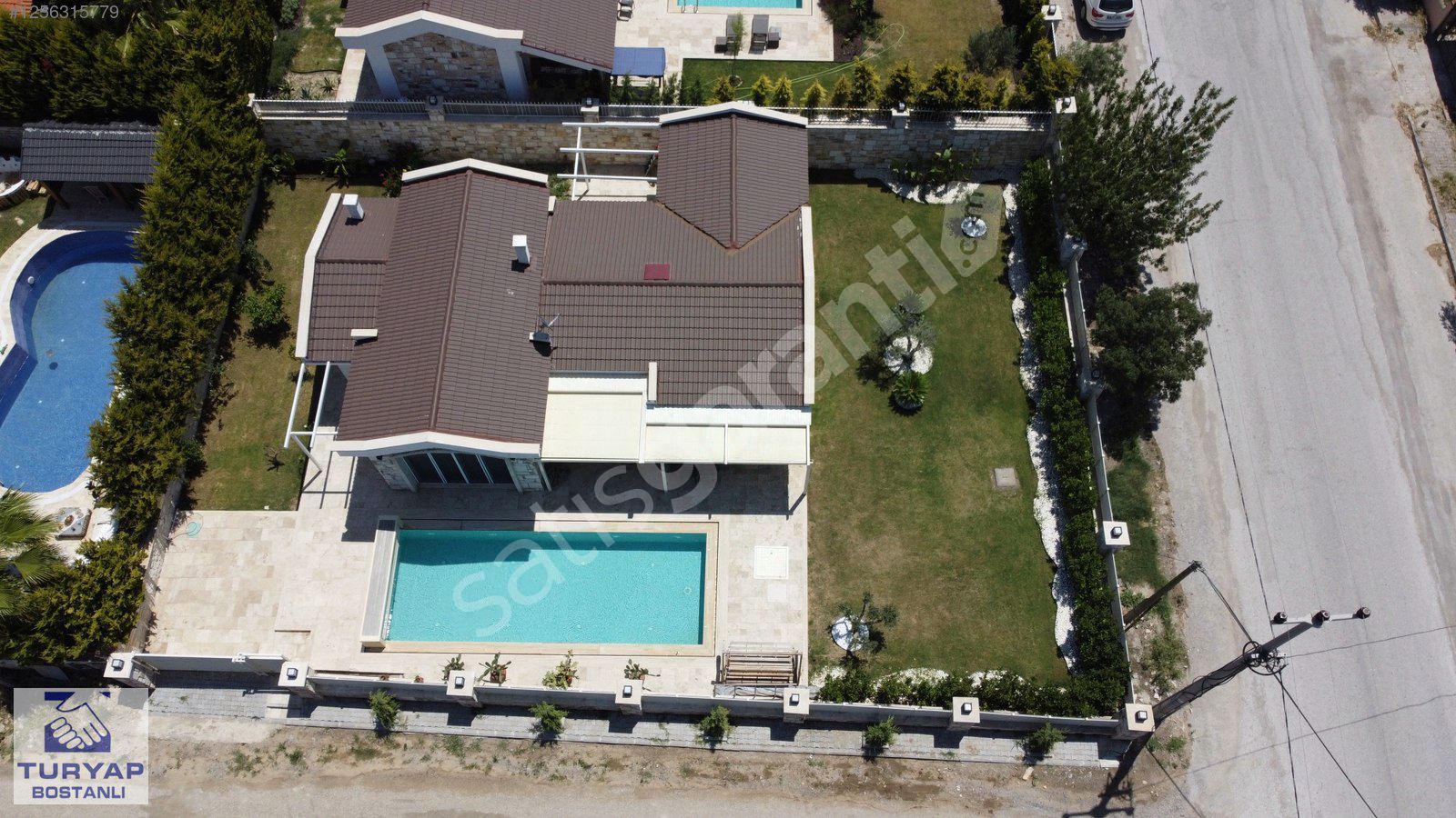 İzmir Foça'da Satılık Lüks Villa