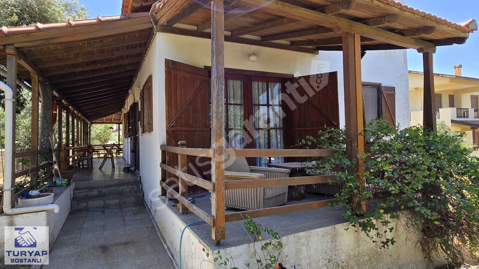 İzmir, Urla, Gülbahçe' de Muhteşem Konumlu 4+1 Satılık Villa
