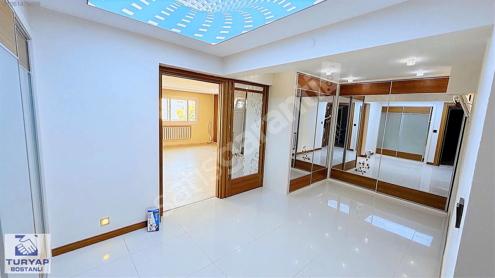 Karşıyaka, Bostanlı' da Full Yapılı 5+1 Satılık Çatı dubleks