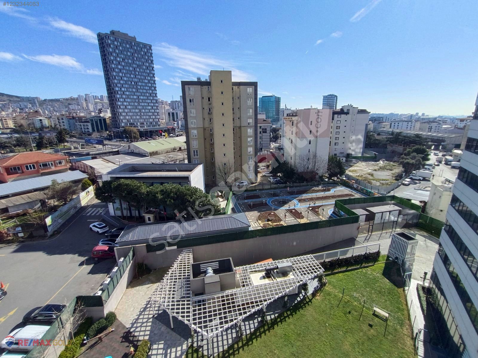 DAİRE KARTAL SİTESİNDE 1+1 ARA KAT E-5 CEPHELİ SATILIK DAİRE