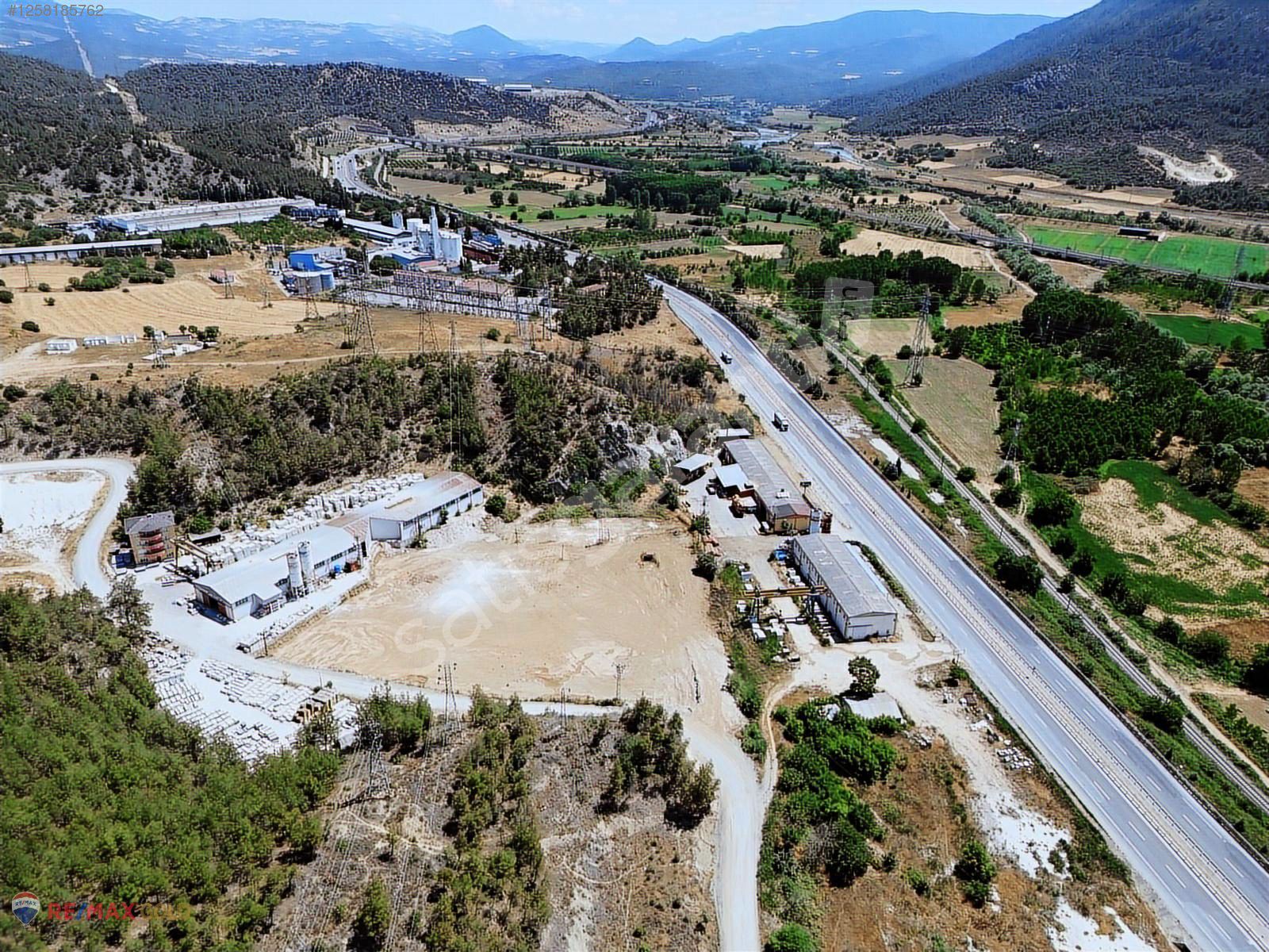 BİLECİK ADAPAZARI YOLU ÜZERİ SATILIK SANAYİ İMARLI ARSA