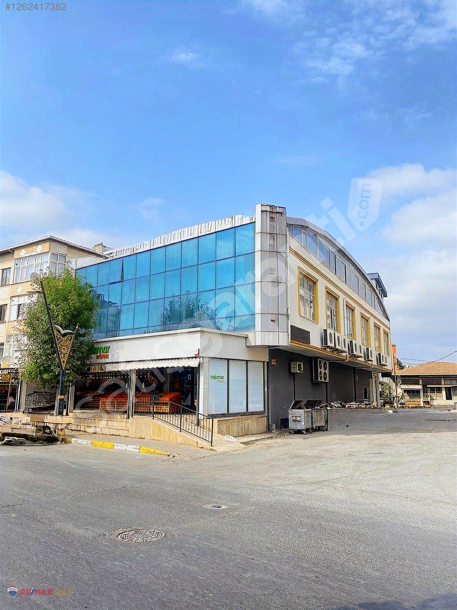 PENDİK KAVAKPINARDA İŞLEK CADDE ÜZERİNDE SATILIK KOMPLE BİNA