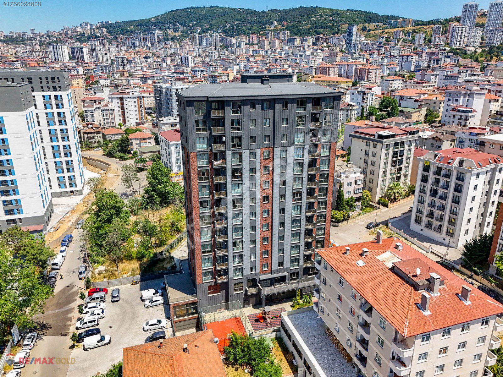 KARTAL HÜRİYET MAHALLESİ E5 ve METRO DURAĞINA YÜRÜME MESAFESİNDE