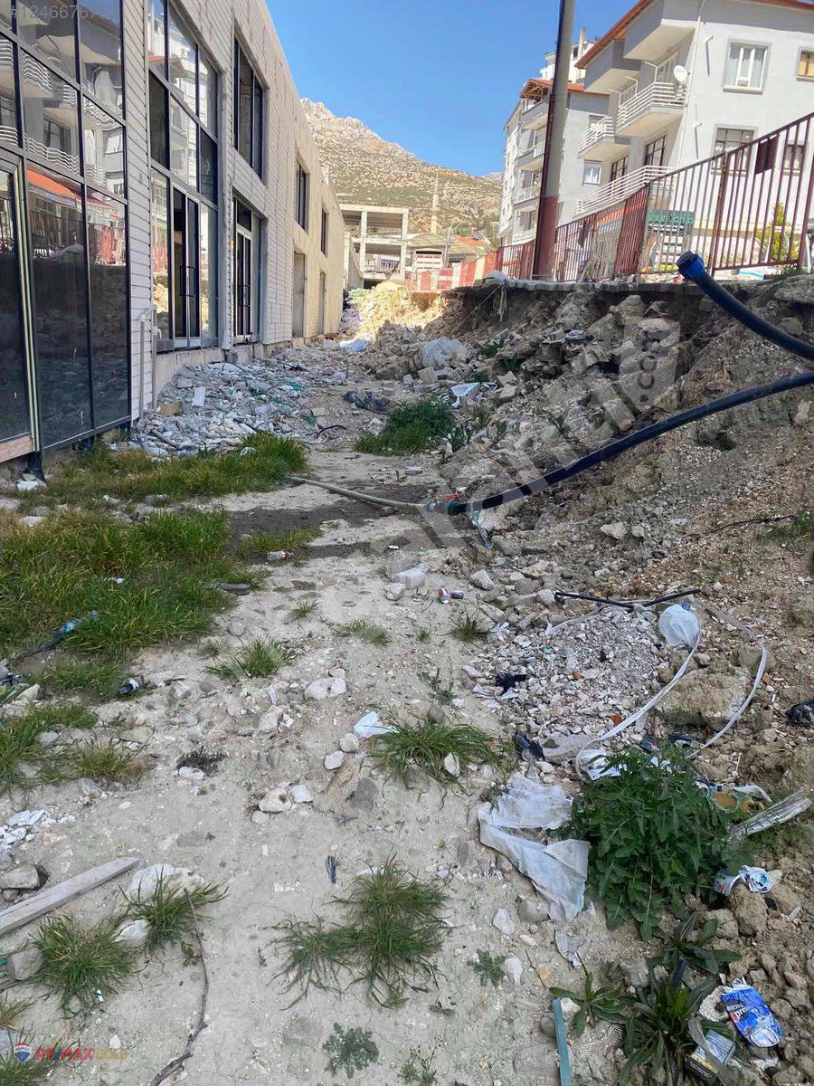 ANTALYA/ELMALI AMELAS MEYDAN ÖN CEPHELİ BÜYÜK TiP KİRALIK DÜKKAN