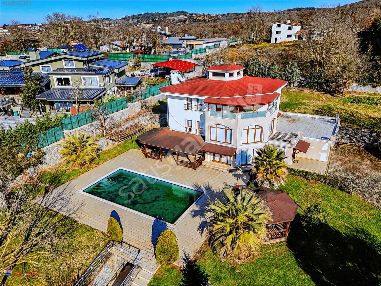 ÇİFTLİKKENT SİTESİNDE 5 DÖNÜM BAHÇE İÇERİSİNDE SATILIK 6+2 VİLLA