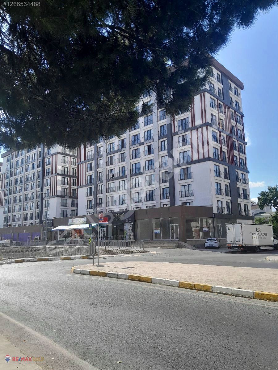 KURTKÖY MERKEZ'DE ECZANE KİRACILI SATILIK DEPOLU DÜKKAN
