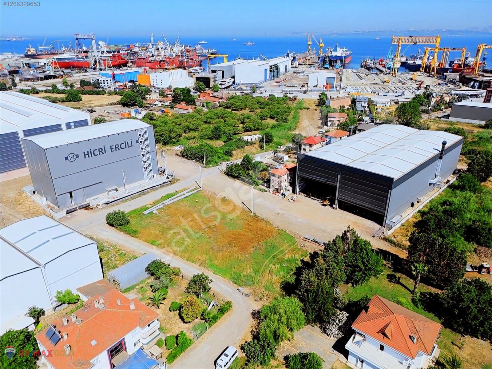 ALTINOVA GİŞELERE KOMŞU SATILIK 2.890m² SANAYİ İMARLI ARSA