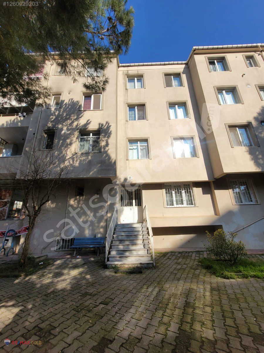 KURTKÖY METRO YÜRÜME MESAFESİNDE ÇORUH SİTESİ SATILIK 2+1 DAİRE