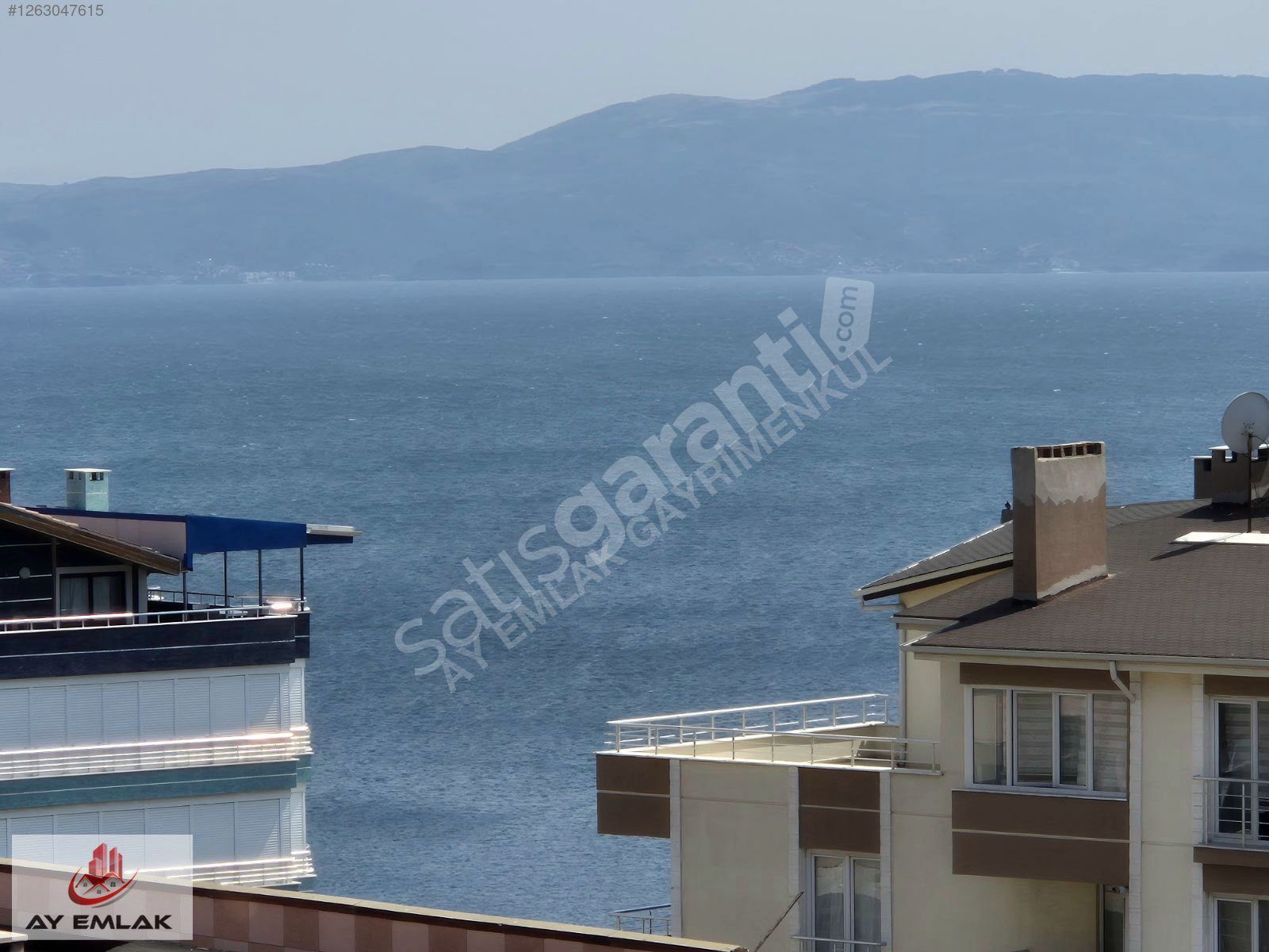 AY EMLAK'TAN ARMUTLU MODERN SİTESİ İÇİ 70 m2 1+1 KOMBİLİ DAİRE