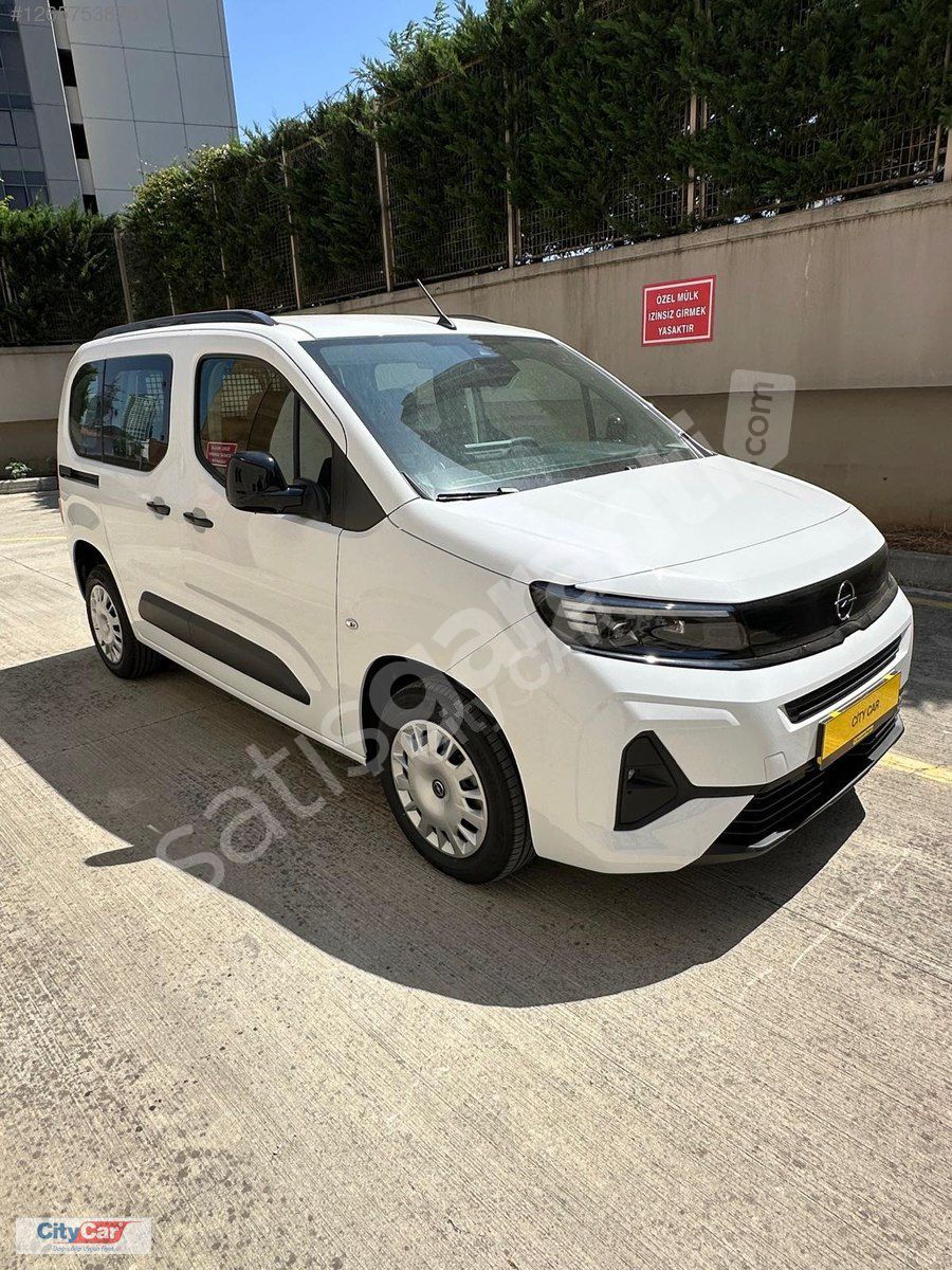 HAZIR ARAÇ * 2025 YENİ OPEL COMBO ESSENTİAL 1.5 D MANUEL