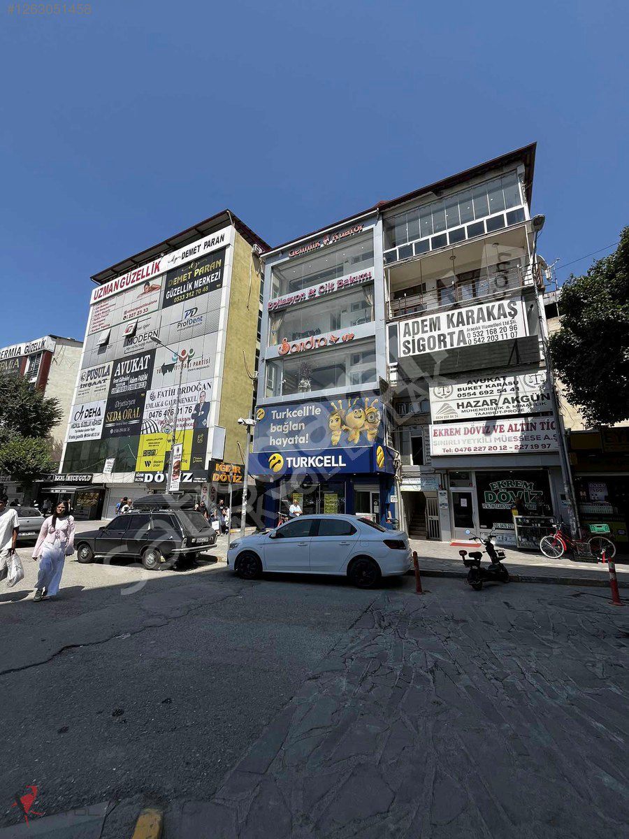 AKYOL EMLAK'TAN BELEDİYE MEYDANINDA SATILIK 3 KATLI DÜKKAN