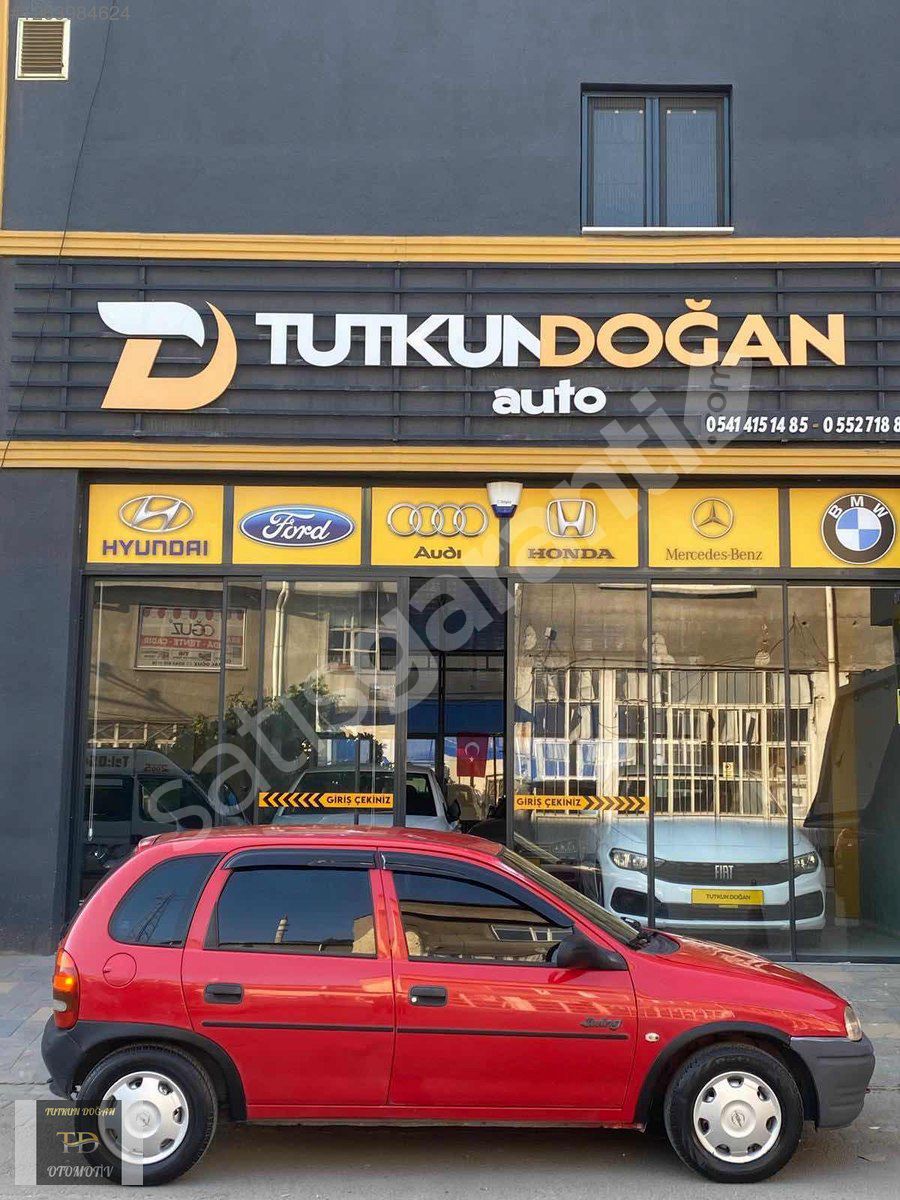 ÜST MODEL ARAÇ TAKASLI-TEMİZ OPEL CORSA