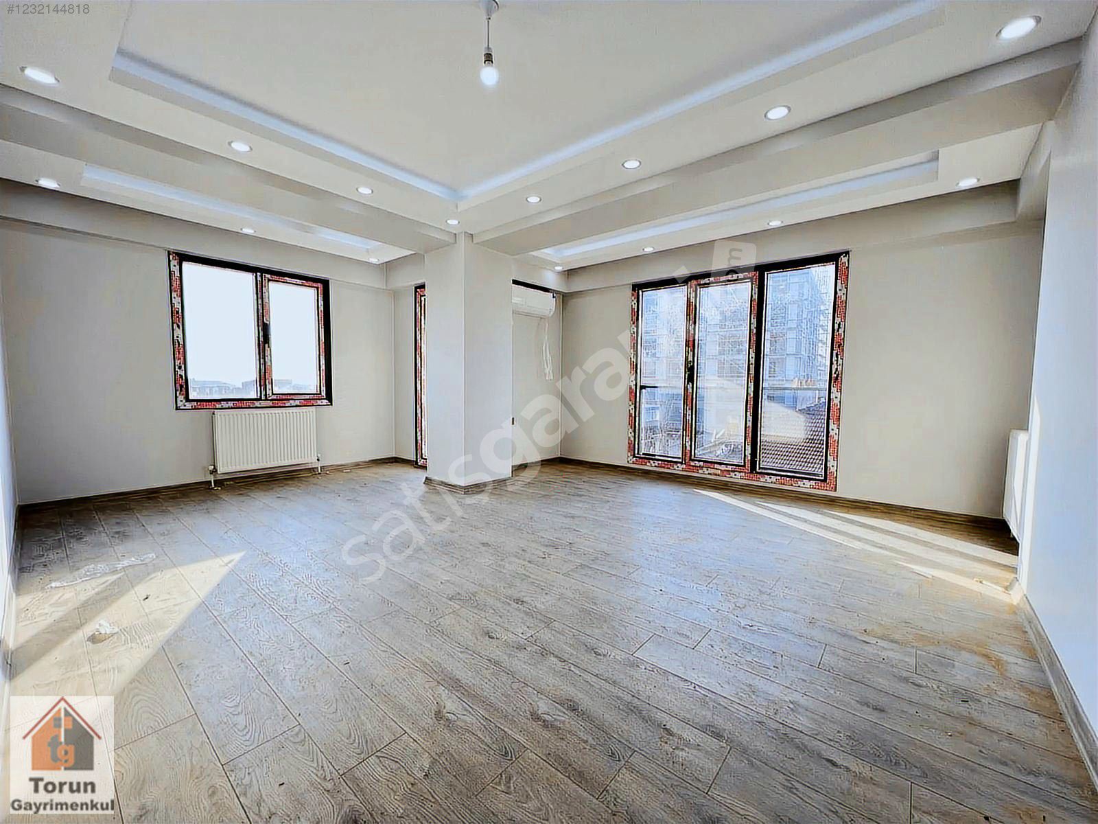 TORUNGAYRİMENKUL'CUMHURİYET MH.SİTE İÇİN'DE OTOPARKLI 3+1 ARAKAT