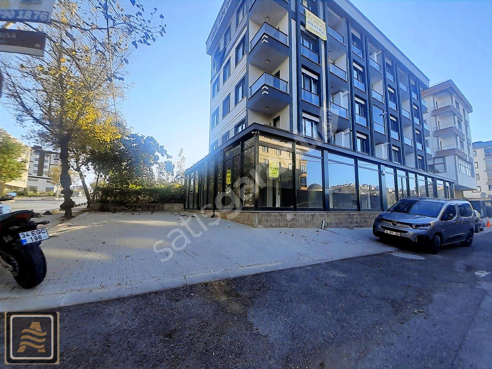 ANA CADDEDE ÖZEL YAPIM 2 BALKON OTOPARKLI İSKANLI SIFIR 2+1