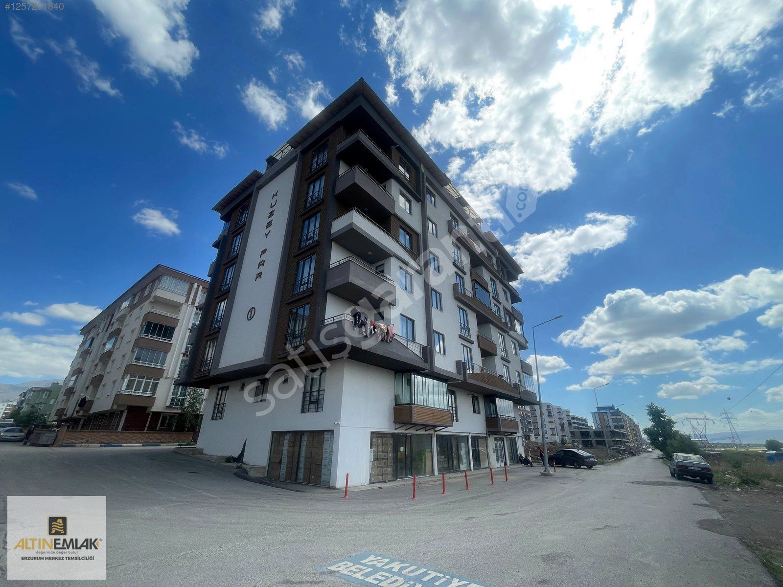 ALTIN EMLAK'TAN ETÜ YOLUNDA SATILIK 3+1 DAİRE