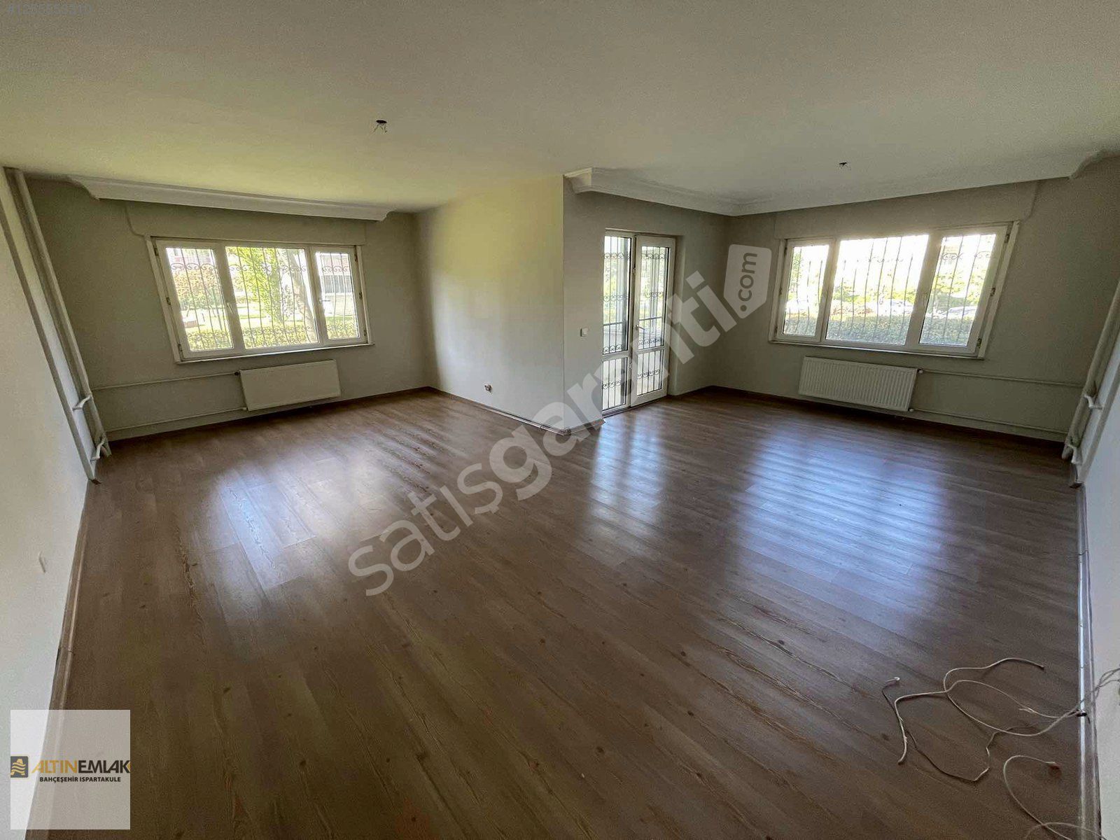 **Emlak Konut Mimaroba'da KİRALIK *Boş* Bahçe Katı 205m2 Daire**