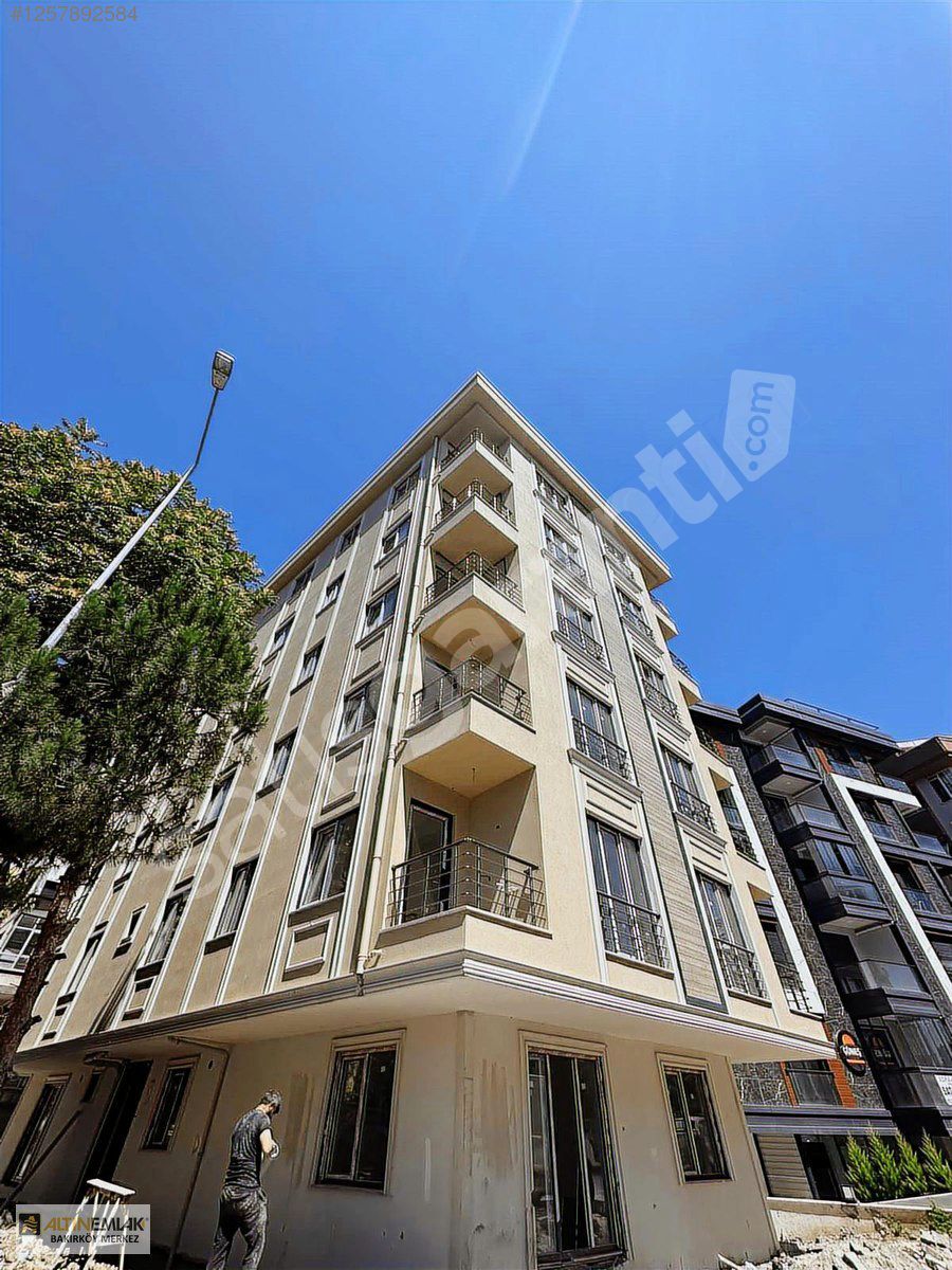 BAKIRKÖY ZUHURATBABA'DA ŞEHRİN KALBİNDE SATILIK 2+1 DAİRE