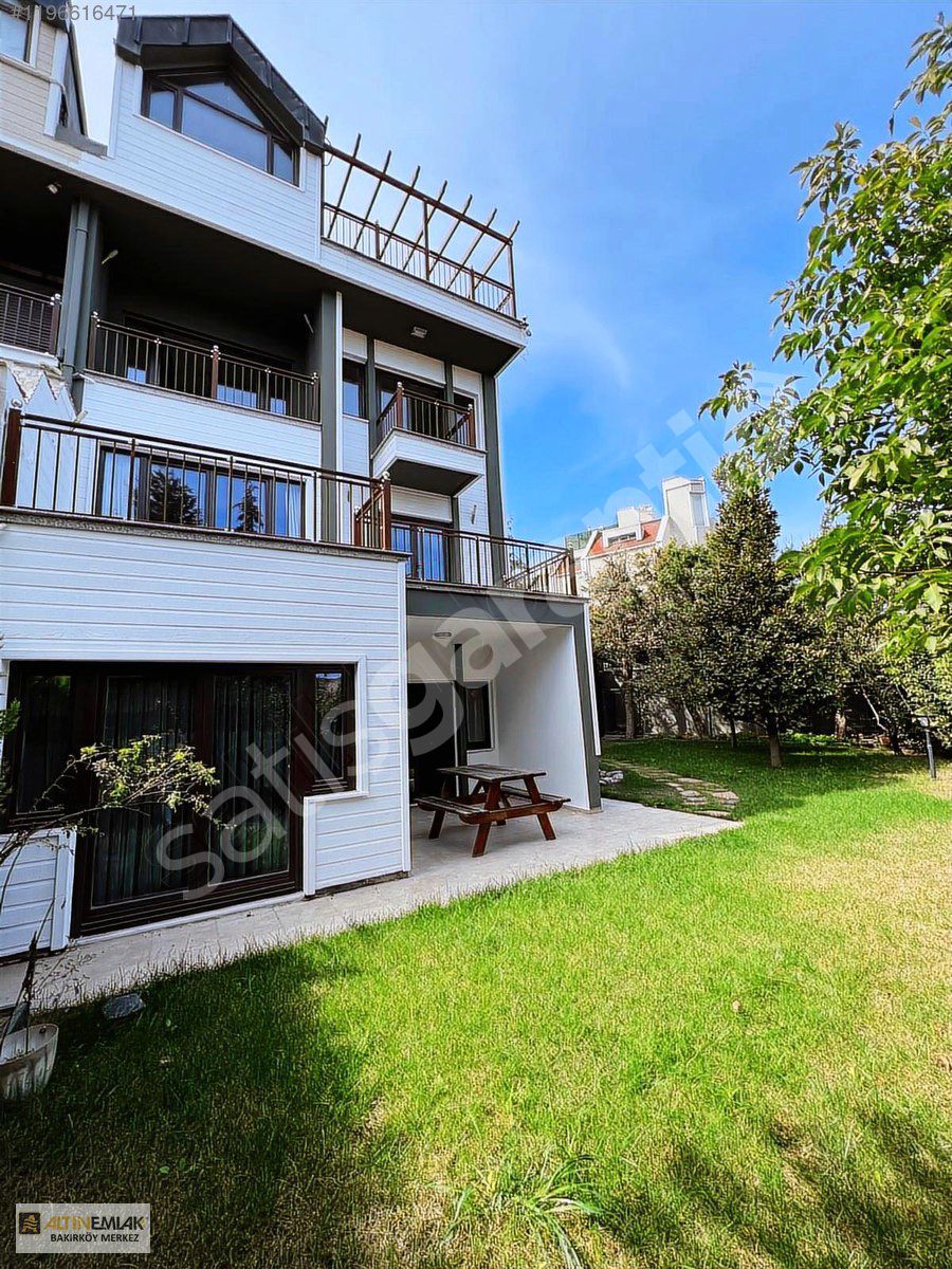 Bahçeşehir Tekin Evler Sitesinde - Satılık 5+2 Muhteşem Villa