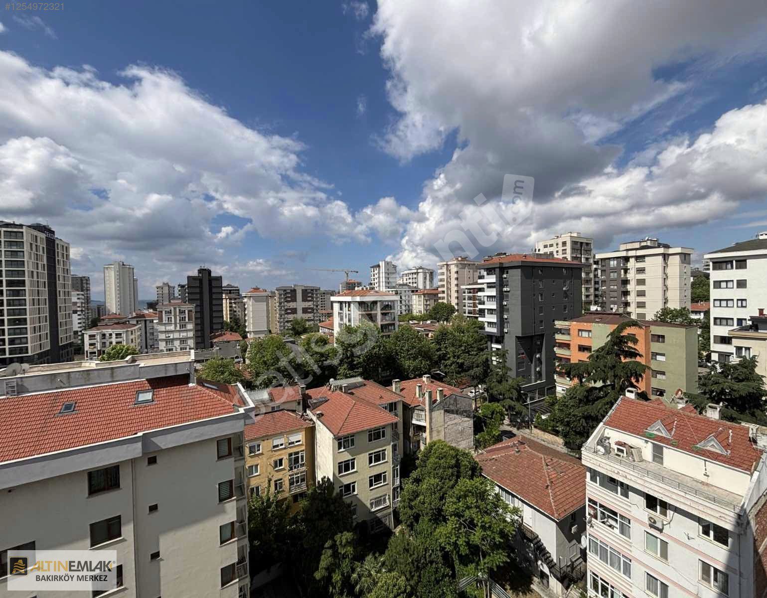 ALTINEMLAK'DAN SUADİYE'DE SİTE İÇERİSİNDE 2+1 SATILIK DAİRE