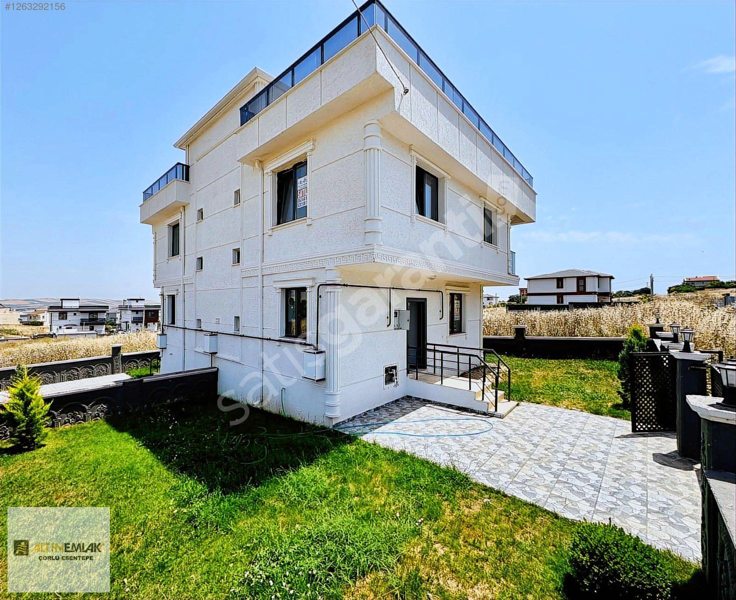 Çorlu Yenice Mahallesinde Deniz Manzaralı Lüks Villa!