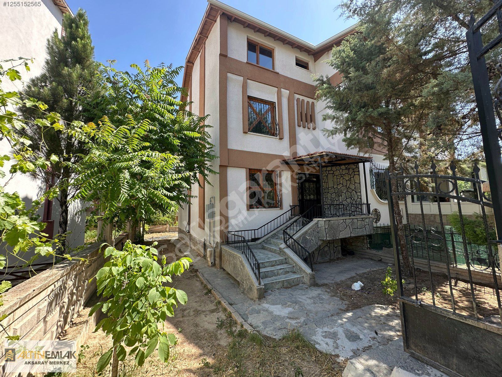 YUNUS EMRE MAHALLESİNDE 6+1 MÜSTAKİL VİLLA