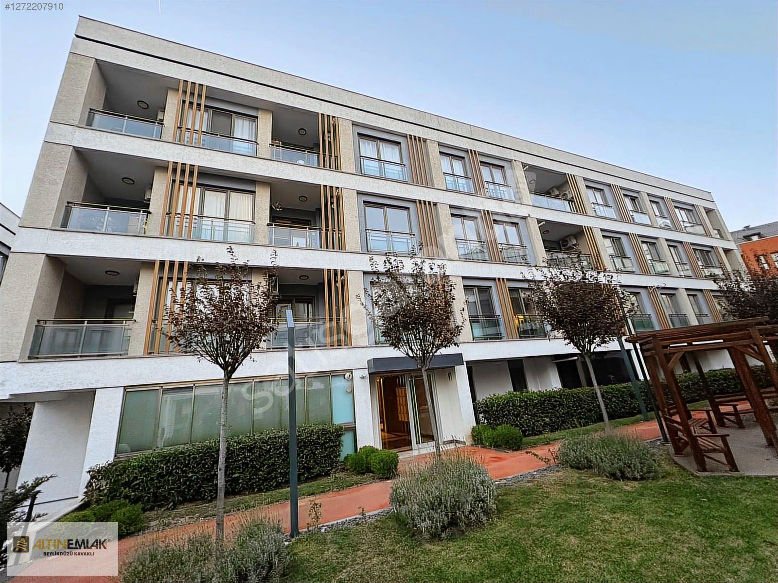 BEYLİKDÜZÜ KAVAKLI ALYA MERCAN'DA SATILIK 2+1 ARA KAT DAİRE