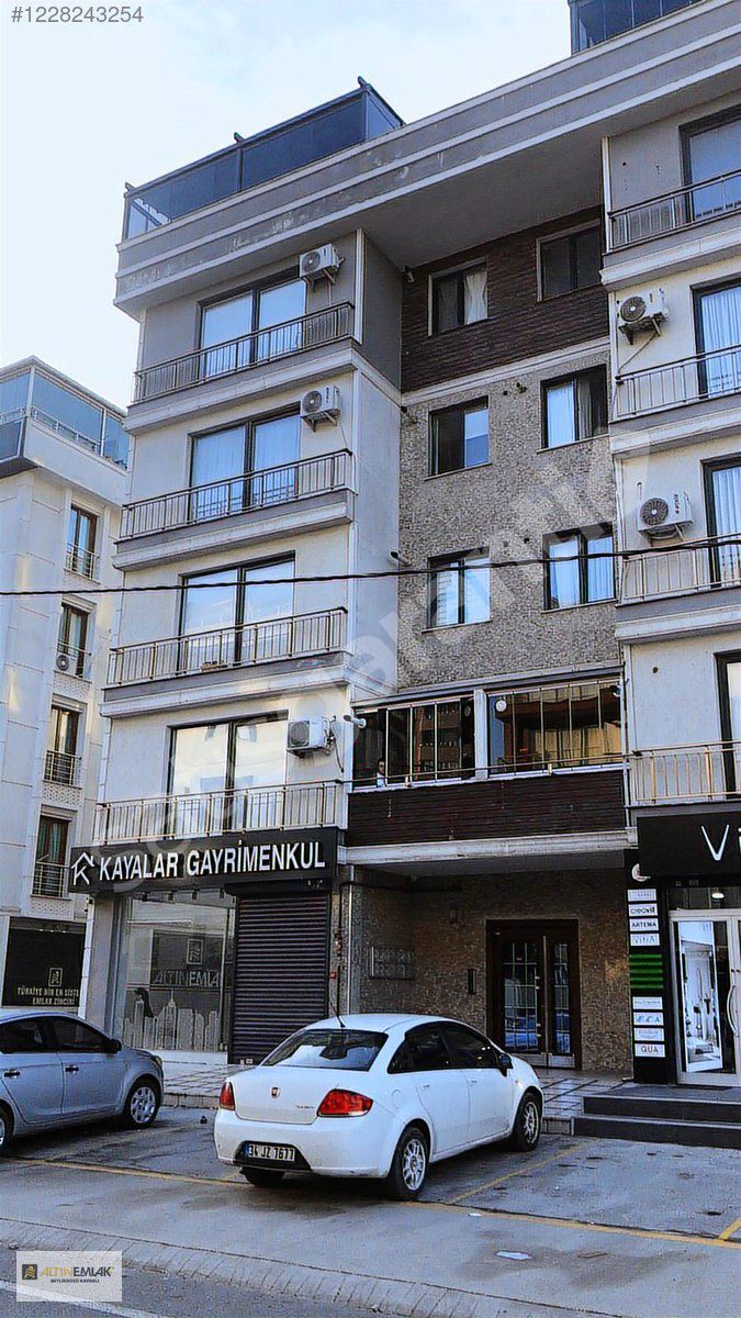 BEYLİKDÜZÜ KAVAKLIDA SATILIK 2+1 90 M2 DAİRE EMNİYET MEVKİİNDE