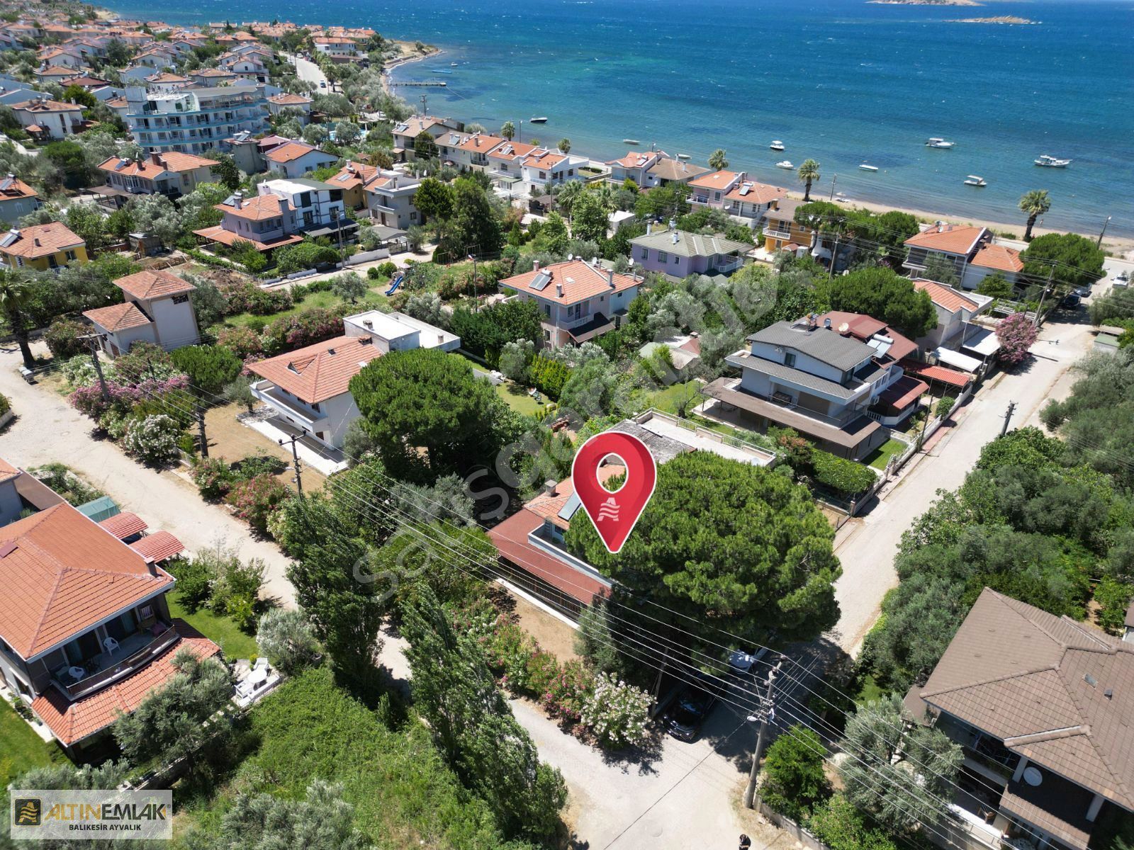 AYVALIK SAHİLKENTTE SATILIK DENİZE 100 M MESAFEDE 3+1 VİLLA