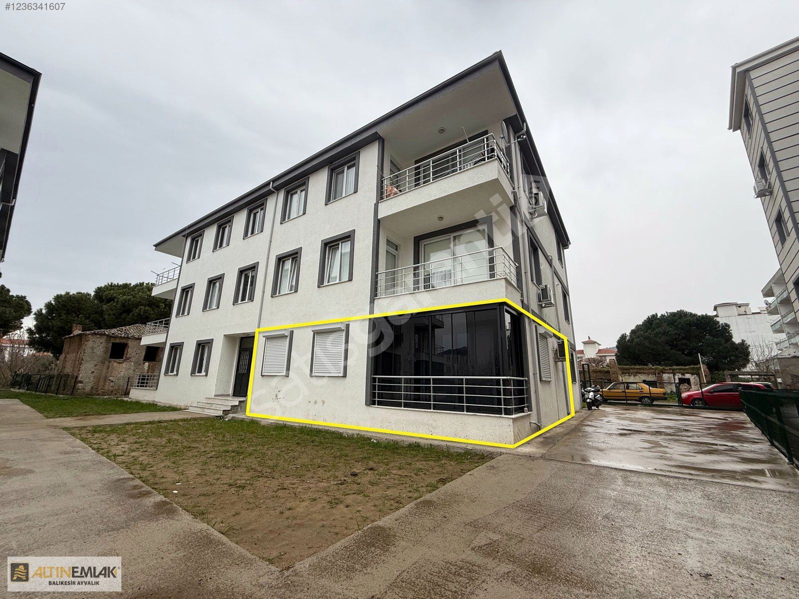 ALTIN EMLAKTAN ALTINOVADA SİTE İÇERİSİNDE SATILIK 2+1 DAİRE