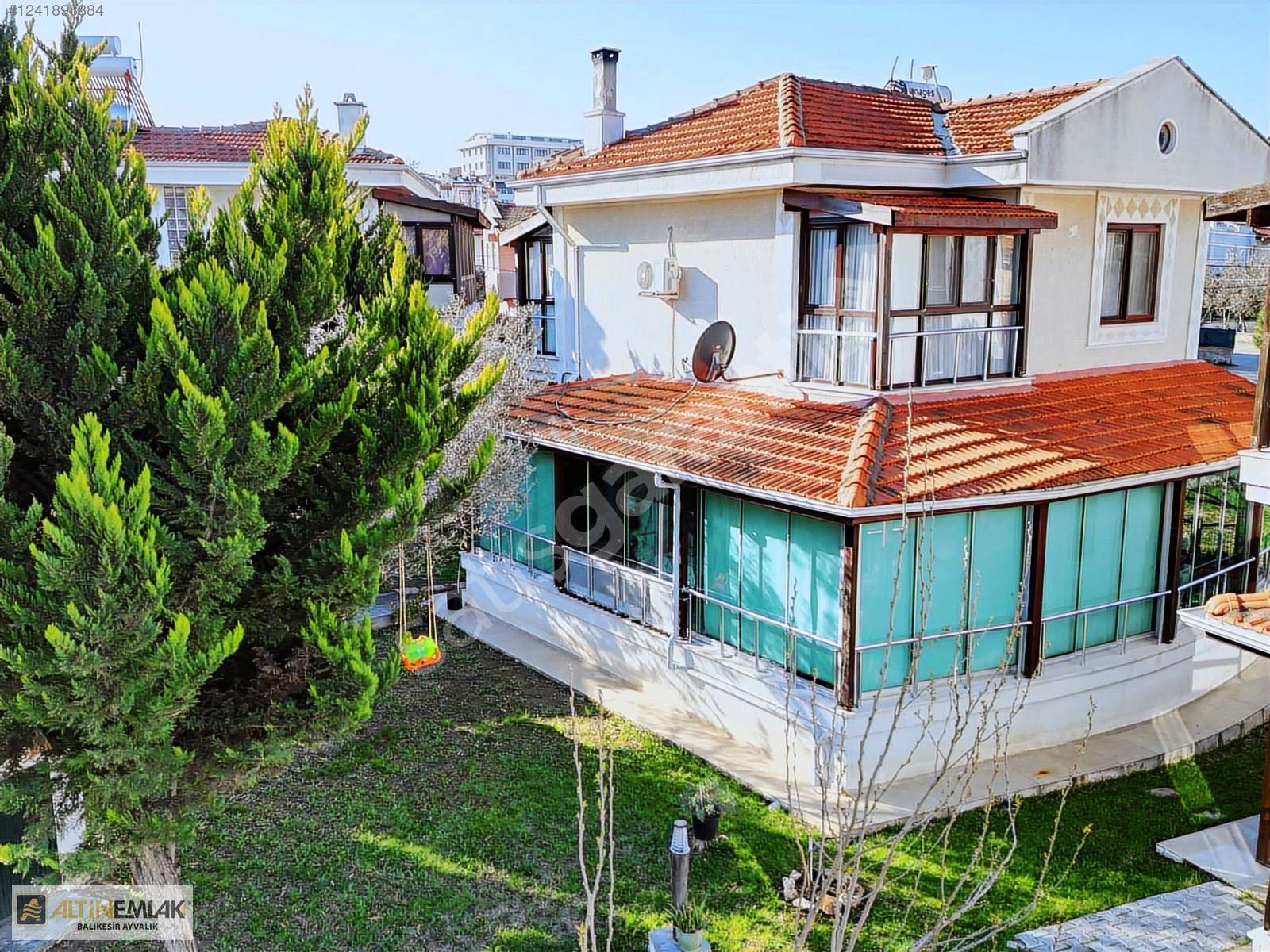 ALTIN EMLAKTAN AYVALIKTA SATILIK 3+1 MASRAFSIZ VİLLA