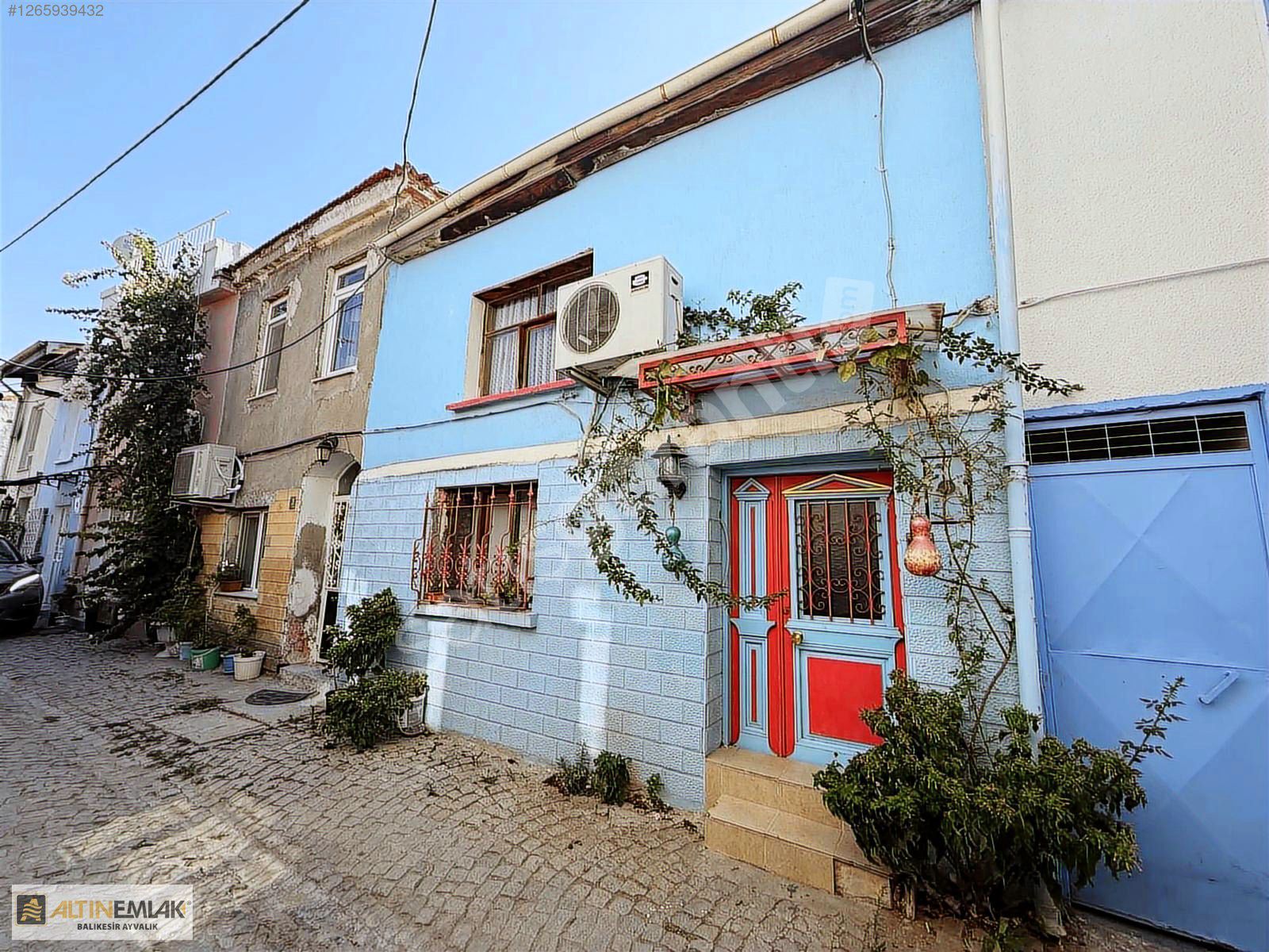 AYVALIK MERKEZDE KİRALIK EŞYALI 2+1 BAHÇELİ MÜSTAKİL EV