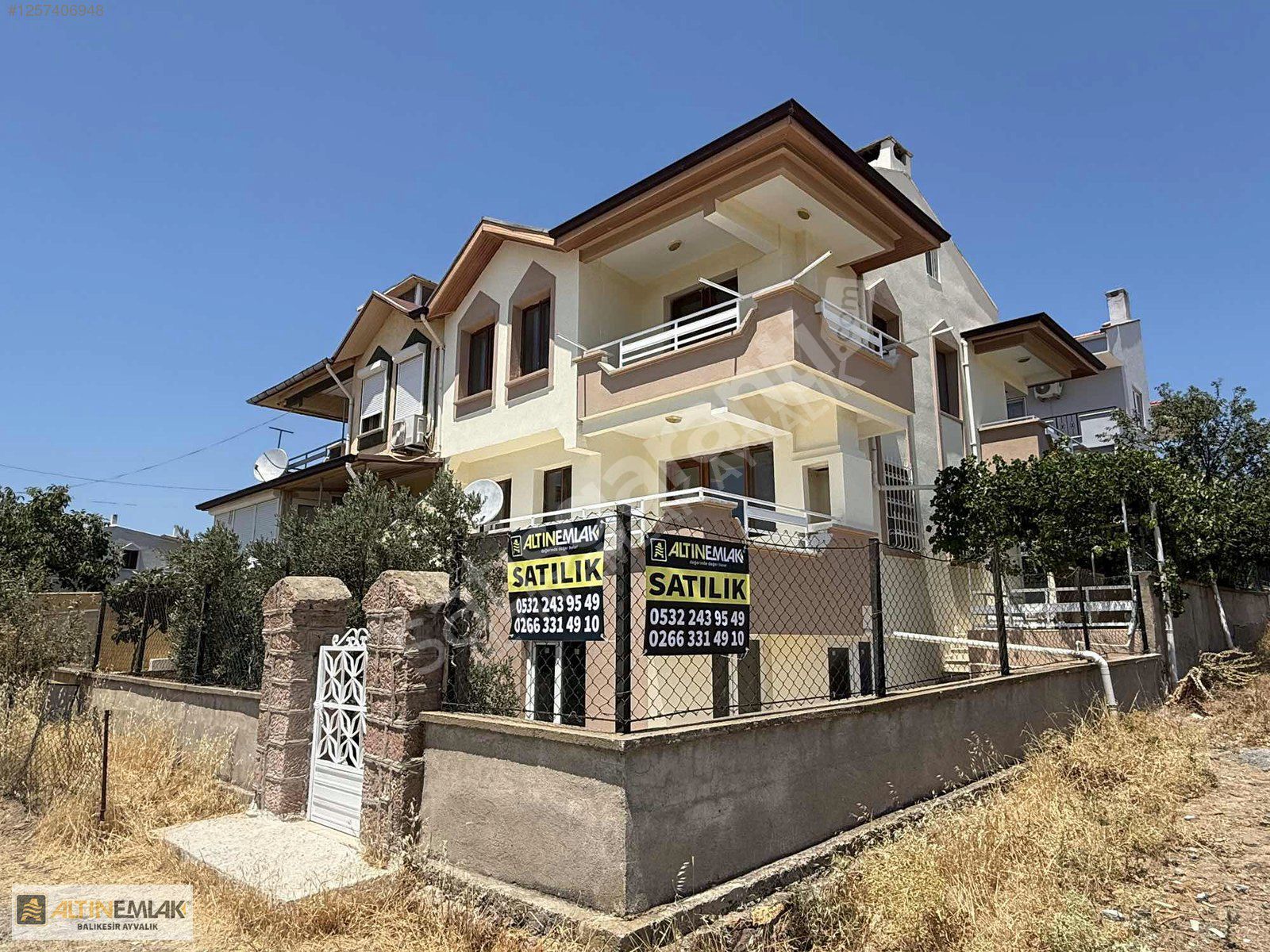 ALTIN EMLAKTAN AYVALIKTA SATILIK TRİBLEX 4+1 VİLLA