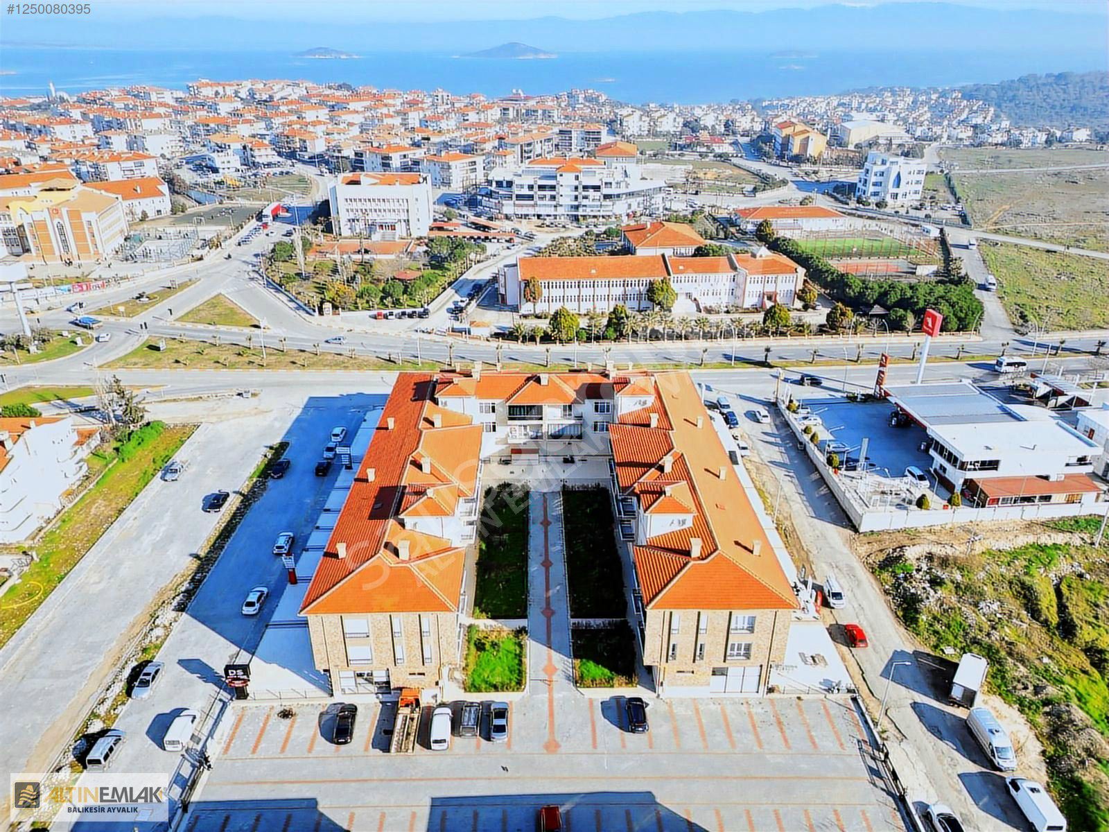 ALTIN EMLAKTAN AYVALIKTA SATILIK 1+1 YERDEN ISITMALI LÜKS DAİRE