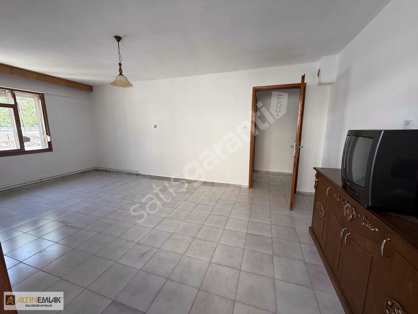 AYVALIK ALİÇETİNKAYA MAHALLESİNDE KİRALIK 3+1 DAİRE
