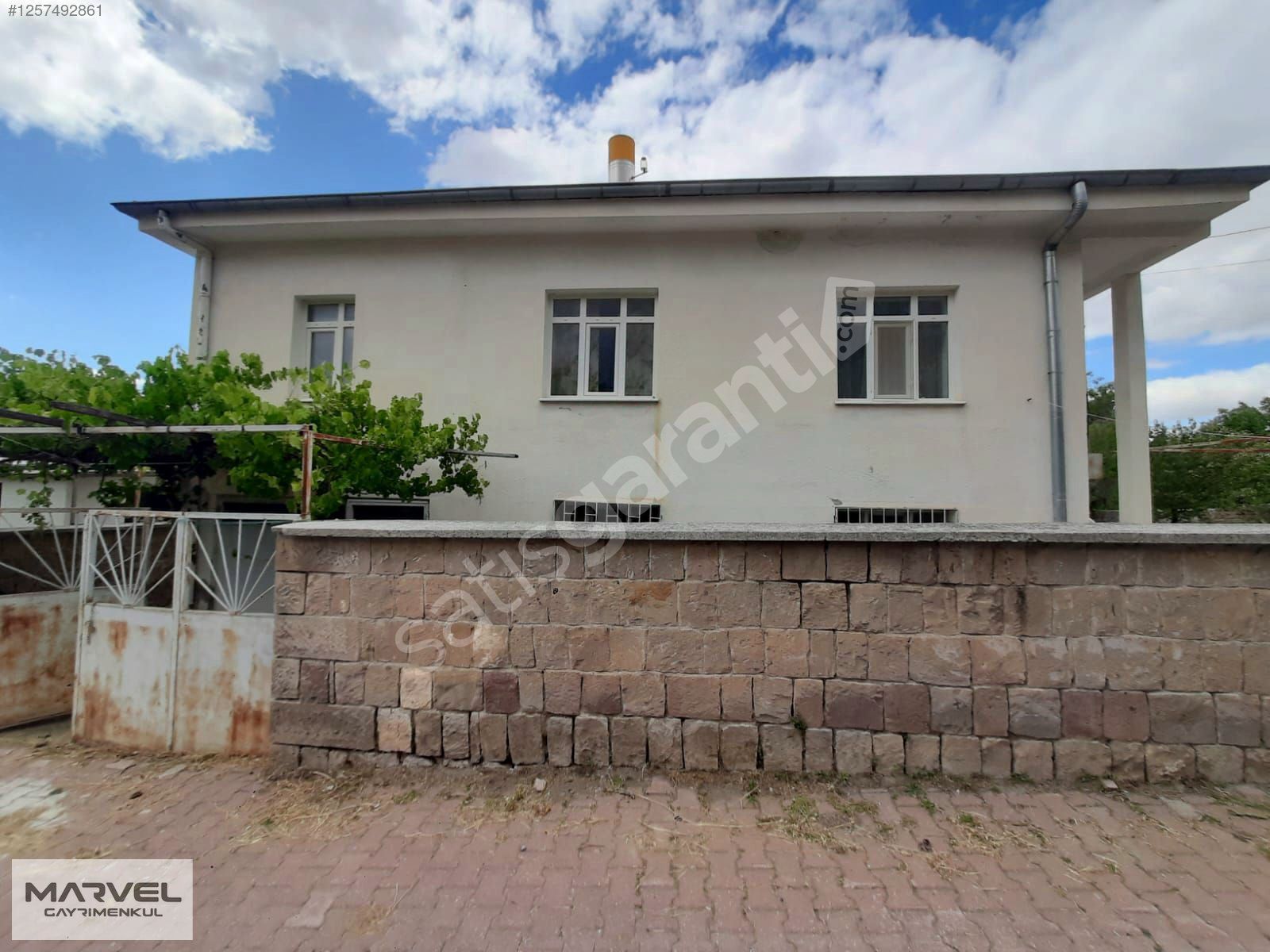 MARVELDEN GESİ KÜZEY DE SATLİK BAHÇELİ EV
