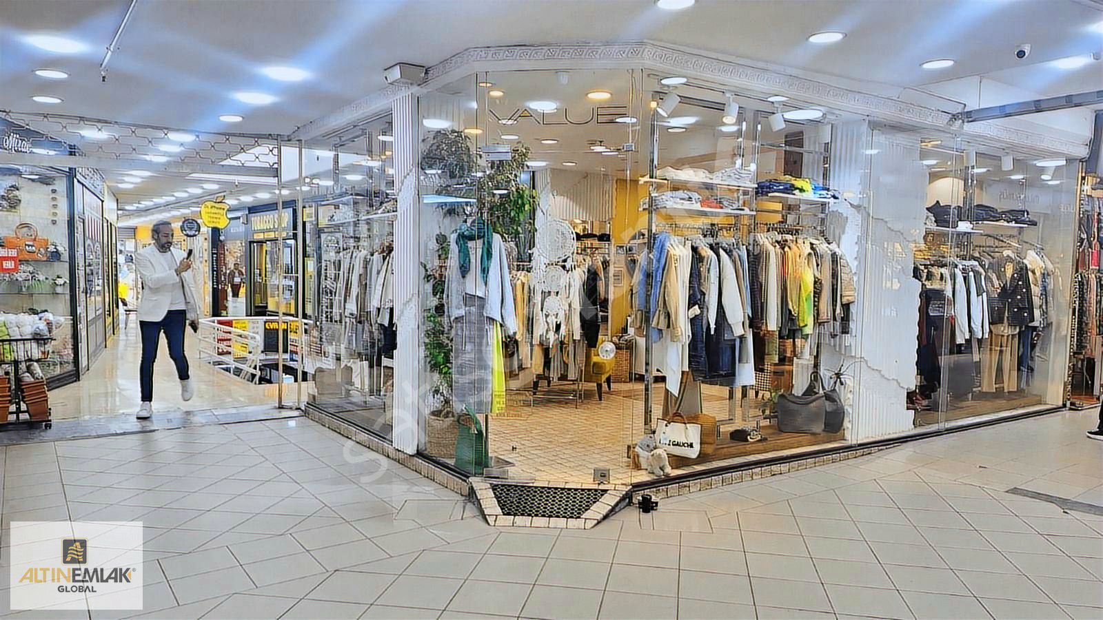 BAKIRKÖY ÜN EN İŞLEK ÜSTÜN PASAJINDA SATILIK KÖŞE DÜKKAN