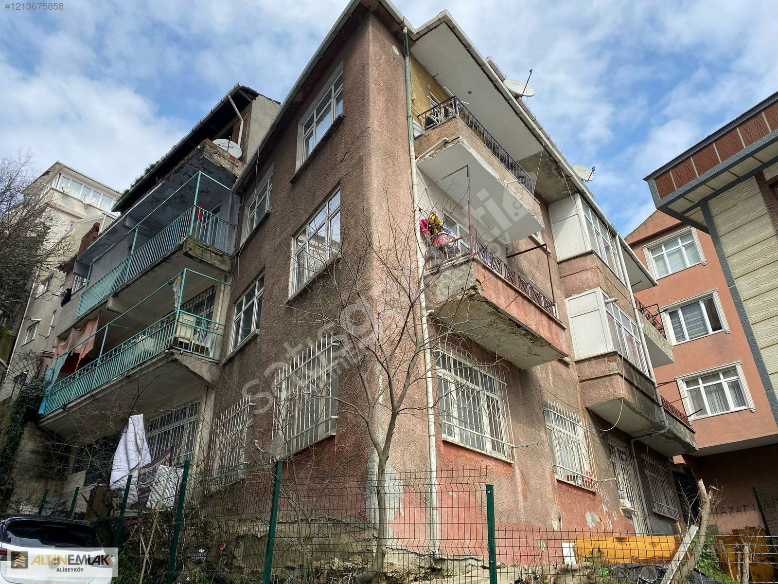 ALİBEYKÖY MAHALLESİNDE DUTLUK SOKAKTA SATILIK 3 DAİRELİ BİNA