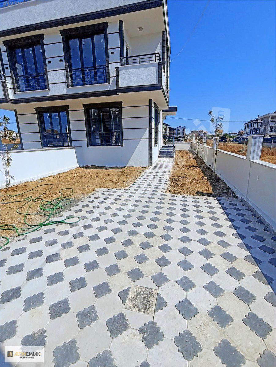 Marmaraereğlisi'nde Deniz manzaralı Satılık İkiz Villa