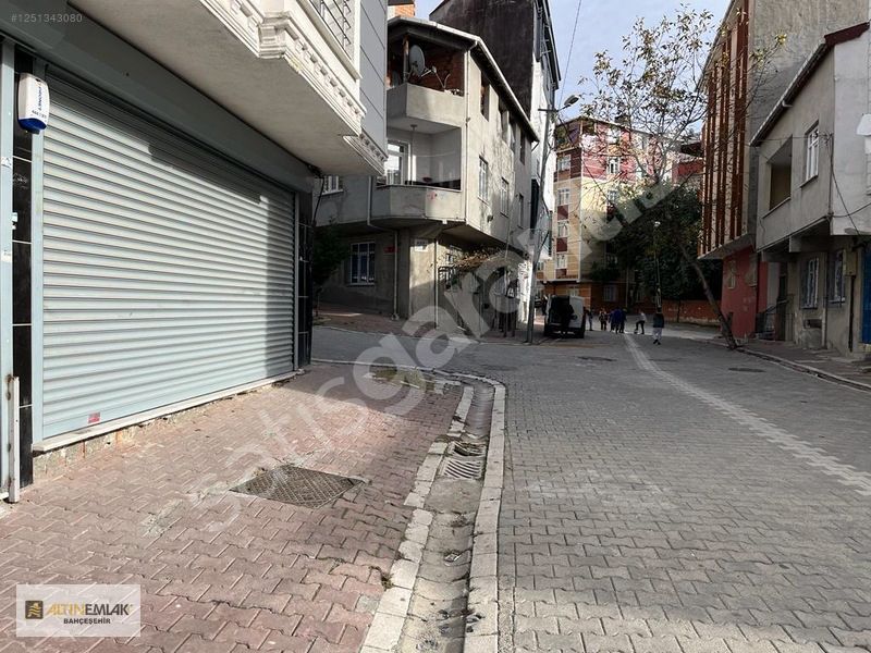 Esenyurt'ta Üçevler'de Bodrumsuz Düz Giriş Dükkan