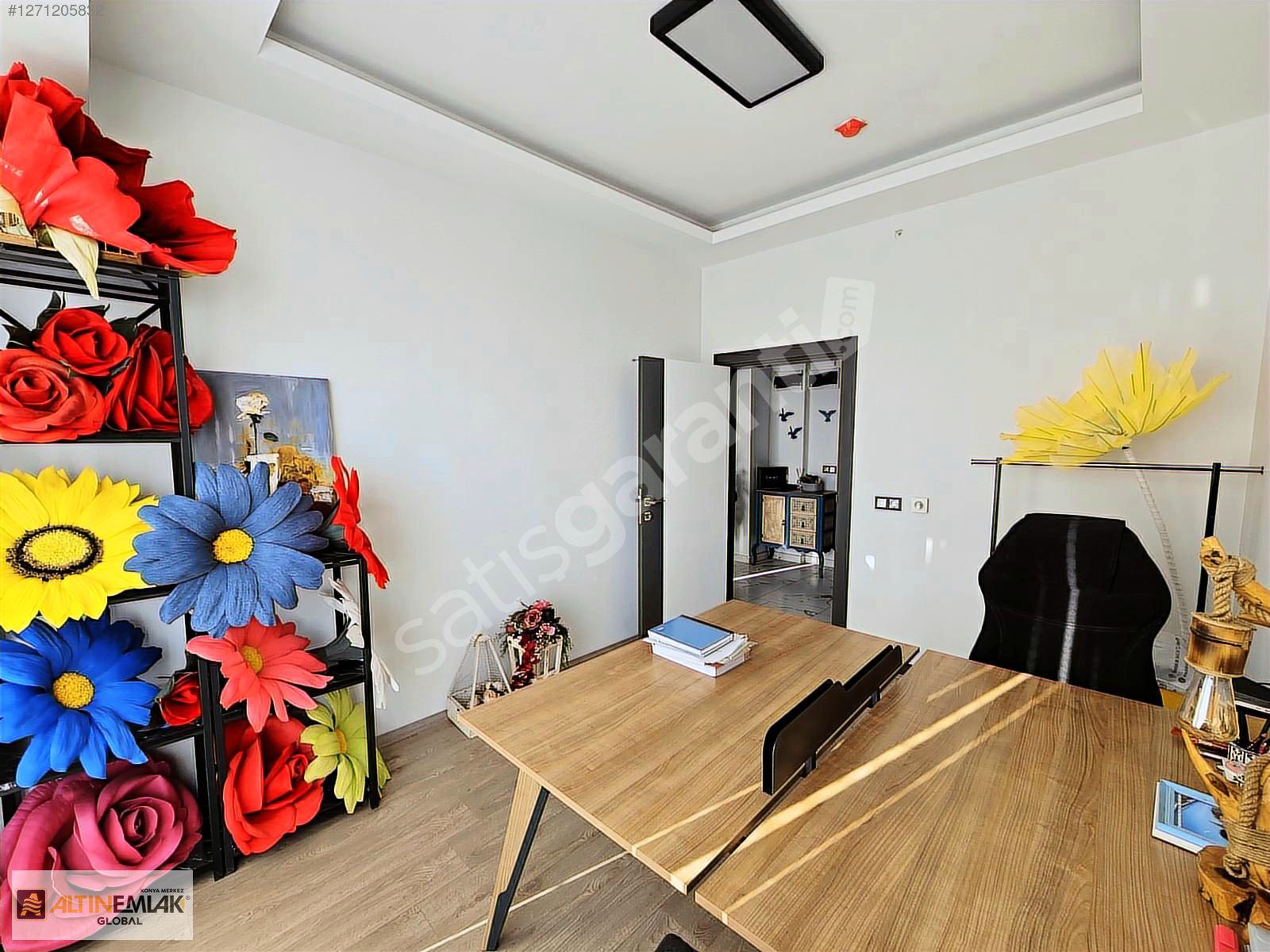 Forum Center'da Kiralık Arakat Köşe Ofis