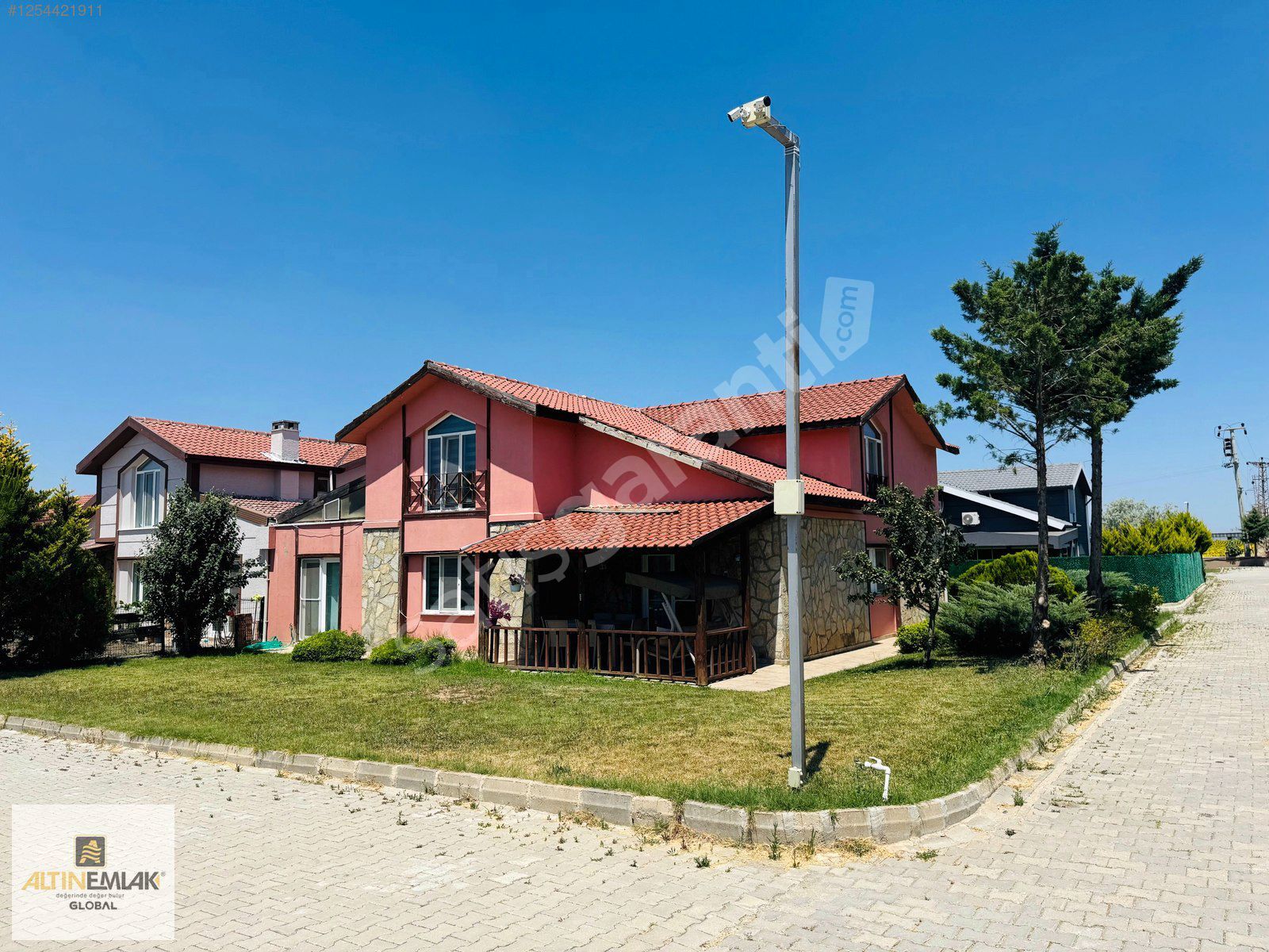 LÜLEBURGAZ İSTİKLAL MAH. ALINTERİ SİTESİNDE SATILIK LÜX VİLLA